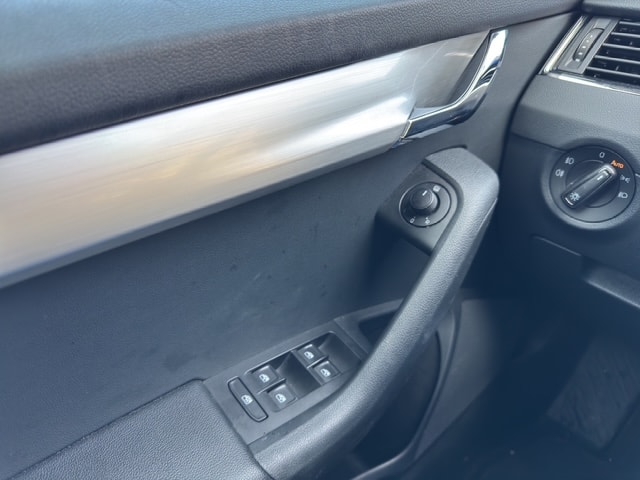 SKODA Octavia Combi 2.0 TDI Ambition 4x4 DSG-image-23