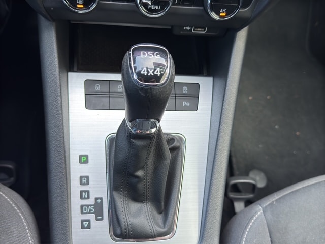 SKODA Octavia Combi 2.0 TDI Ambition 4x4 DSG-image-17