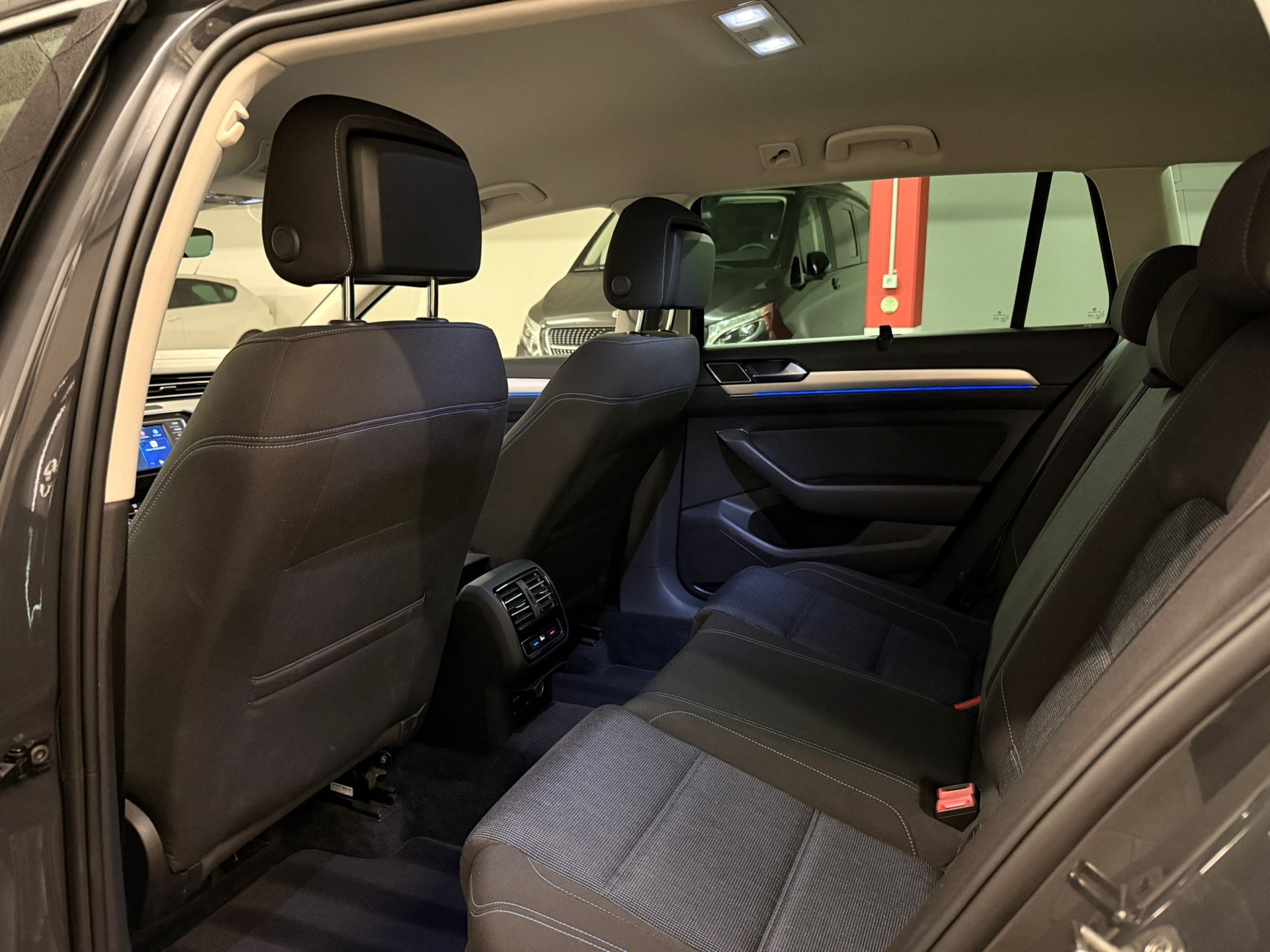 VW Passat Variant 1.4 TSI GTE Hybrid DSG-image-11