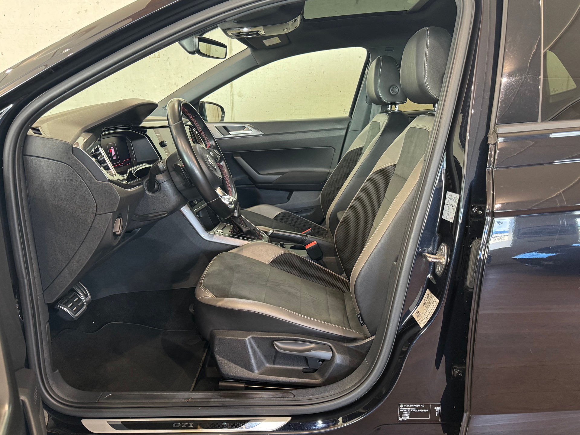 VW Polo 2.0 TSI GTI DSG || PANORAMA || ACC TEMPOMAT || RÜCKFAHRKAMERA || APPLE CARPLAY-image-17