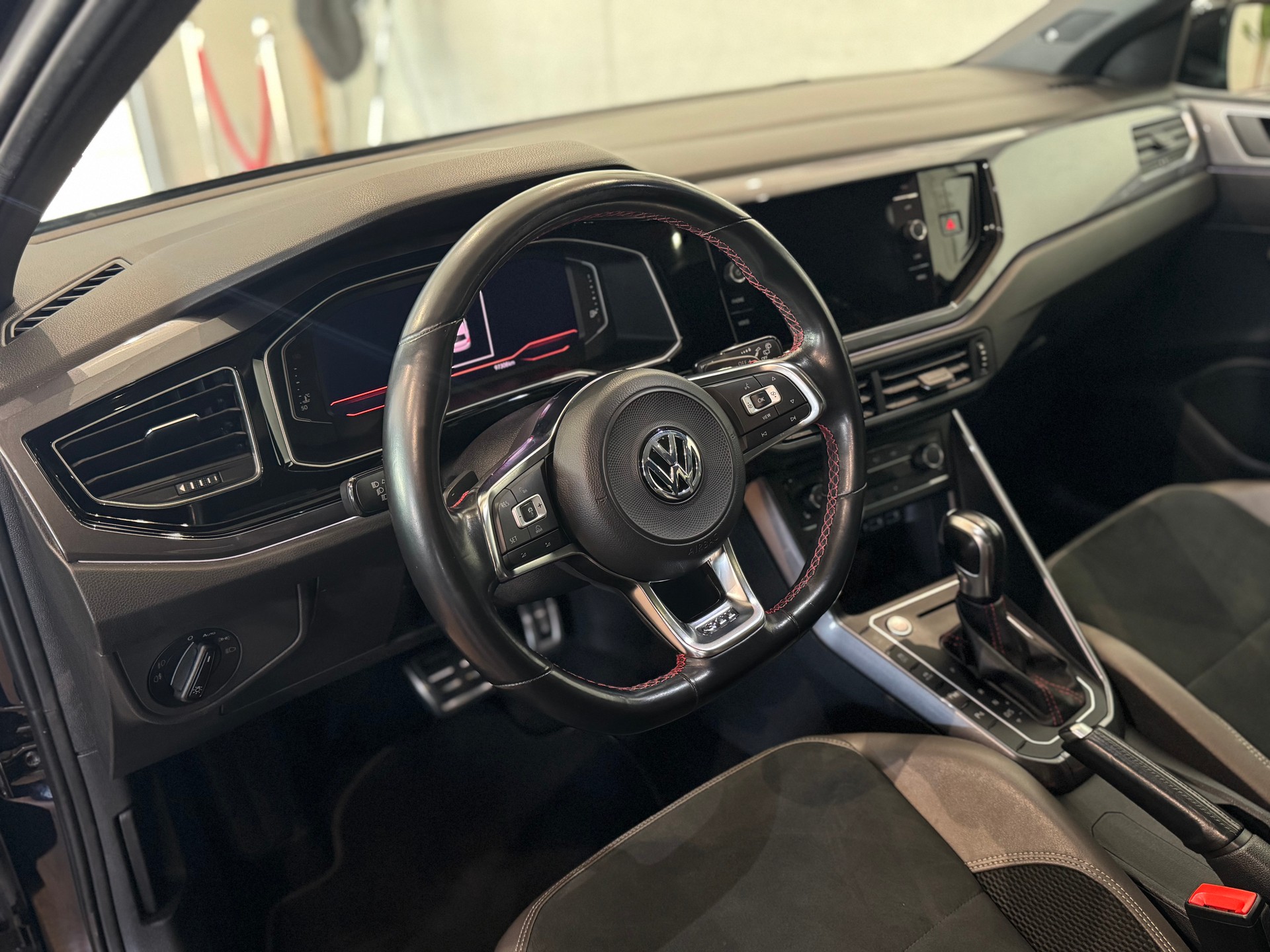 VW Polo 2.0 TSI GTI DSG || PANORAMA || ACC TEMPOMAT || RÜCKFAHRKAMERA || APPLE CARPLAY-image-18