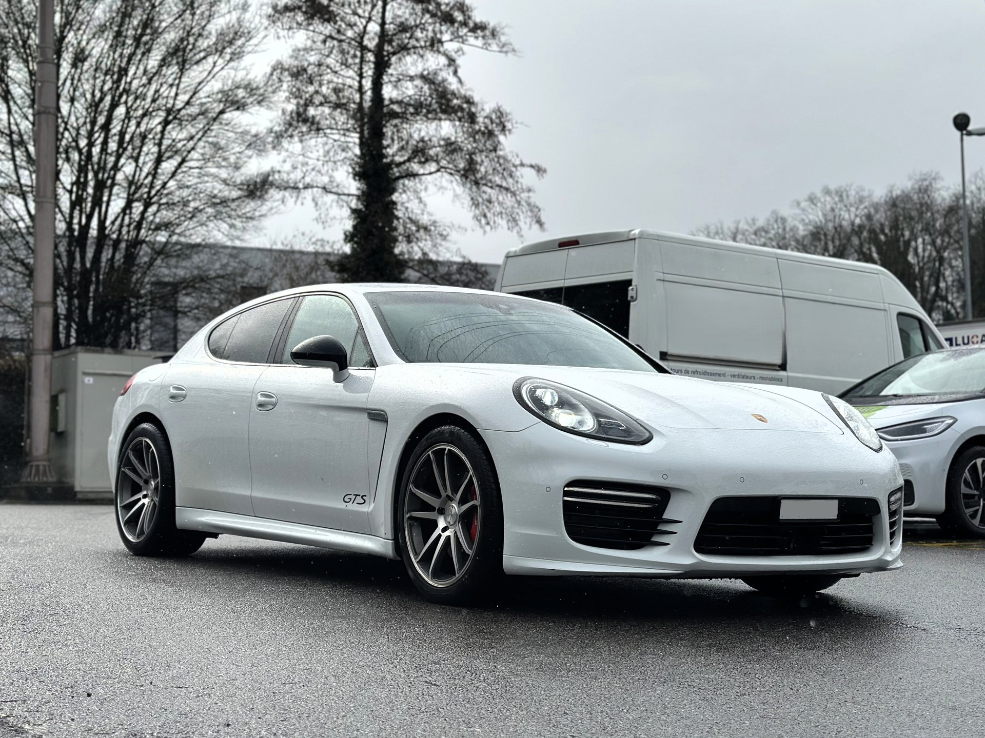 PORSCHE Panamera GTS 4.8 PDK-image-2