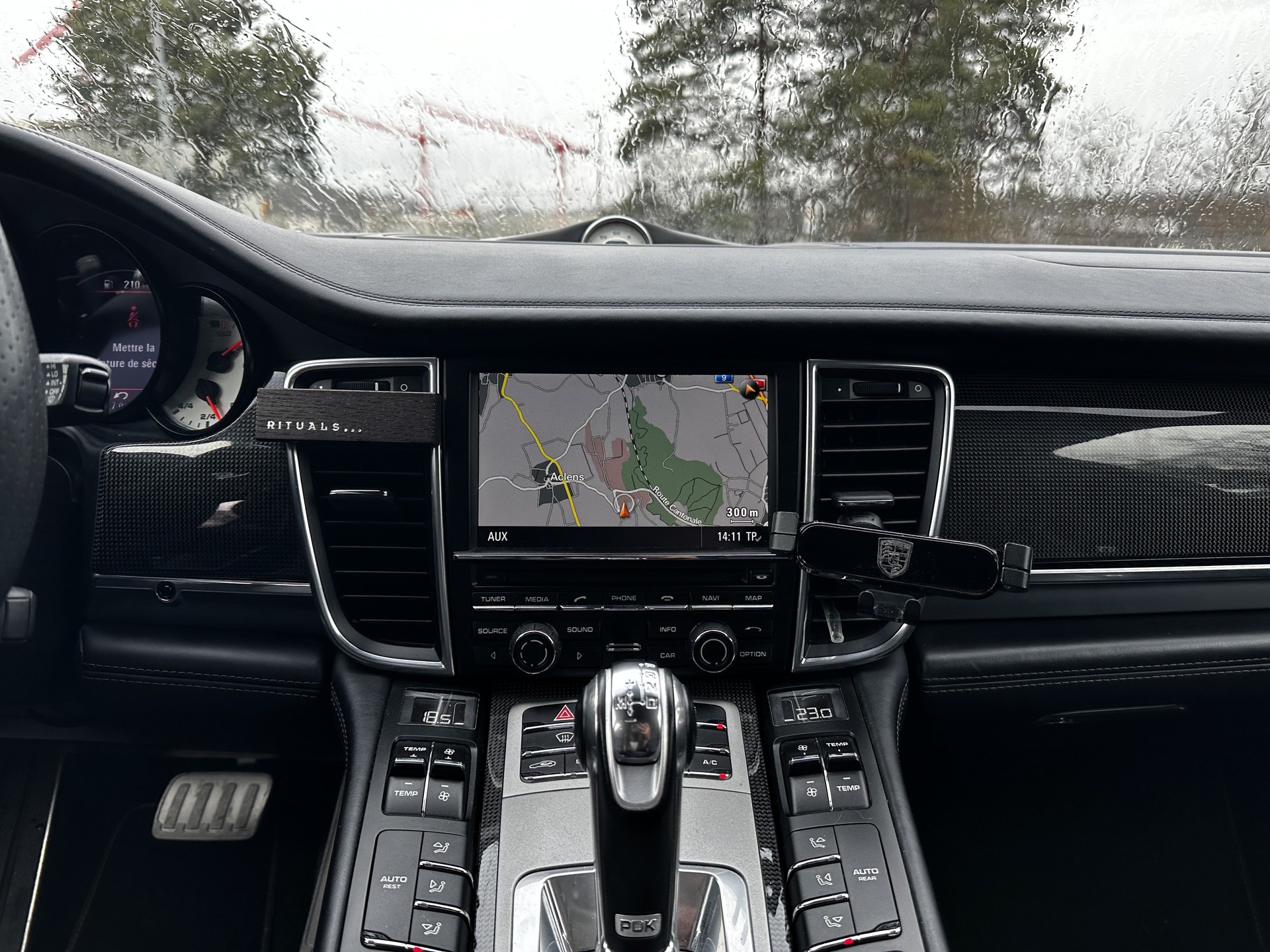 PORSCHE Panamera GTS 4.8 PDK-image-10