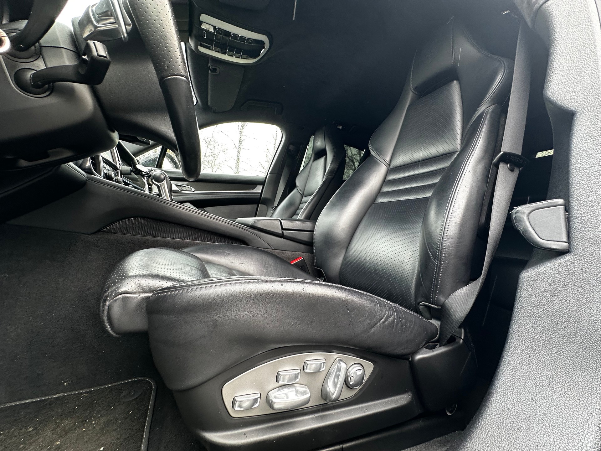 PORSCHE Panamera GTS 4.8 PDK-image-8