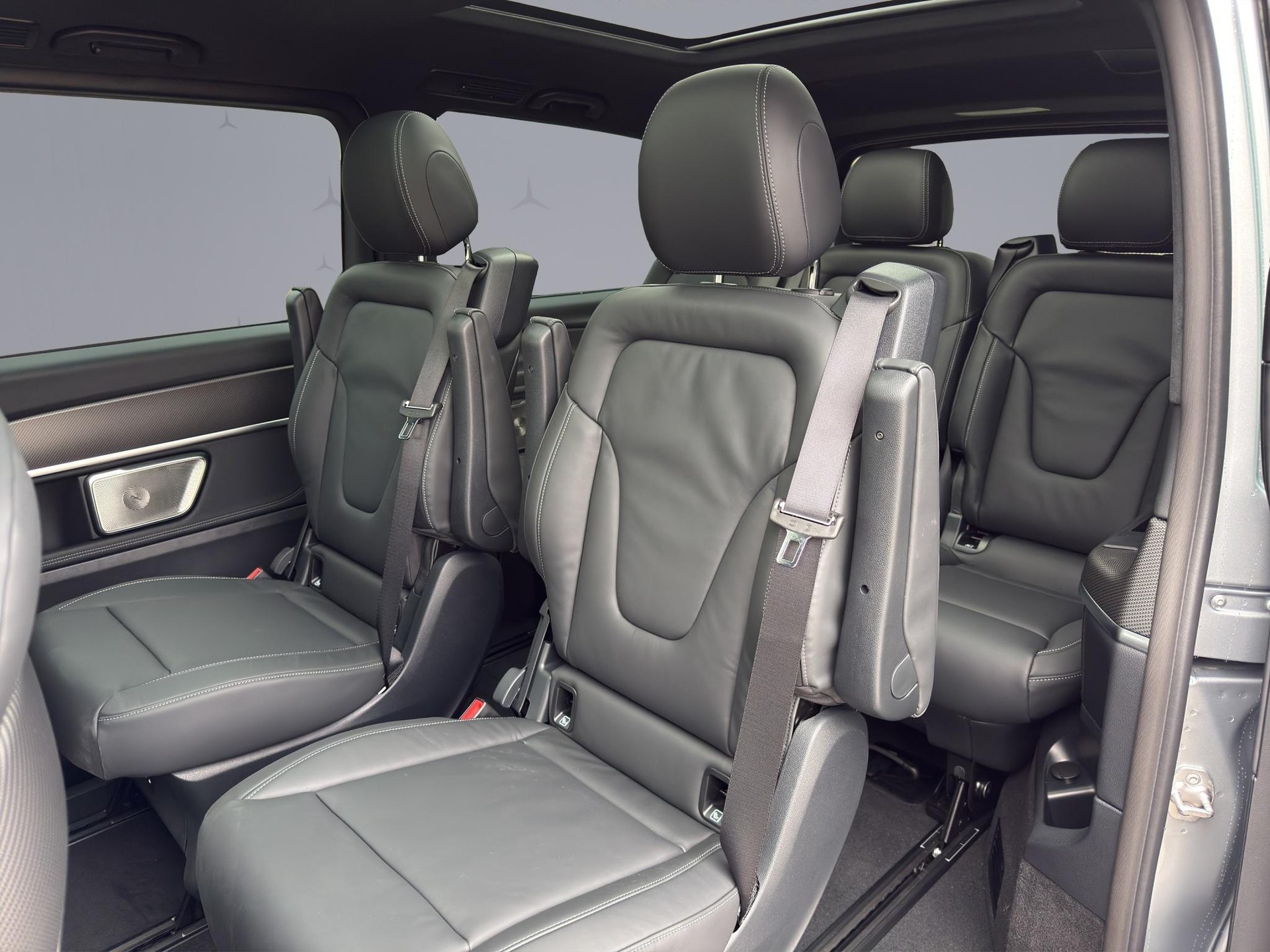 MERCEDES-BENZ V 300 d Swiss Ed. lang 4matic Van-image-12