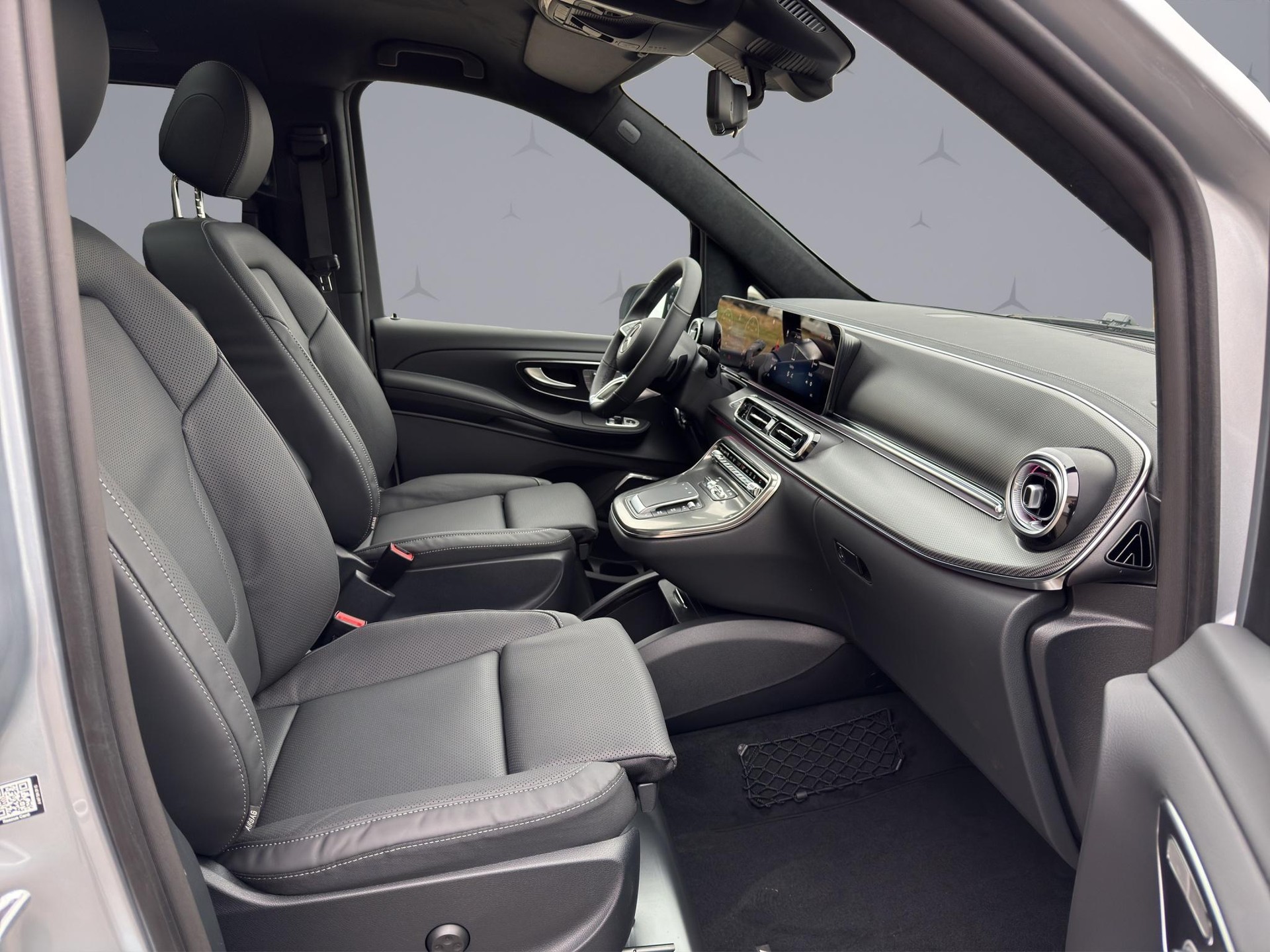 MERCEDES-BENZ V 300 d Swiss Ed. lang 4matic Van-image-16