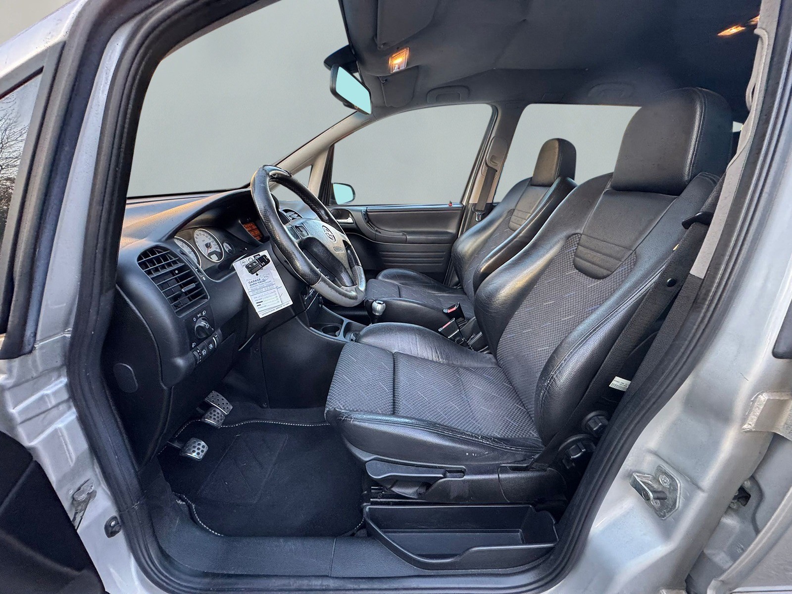 OPEL Zafira 2.0i Turbo OPC-image-9