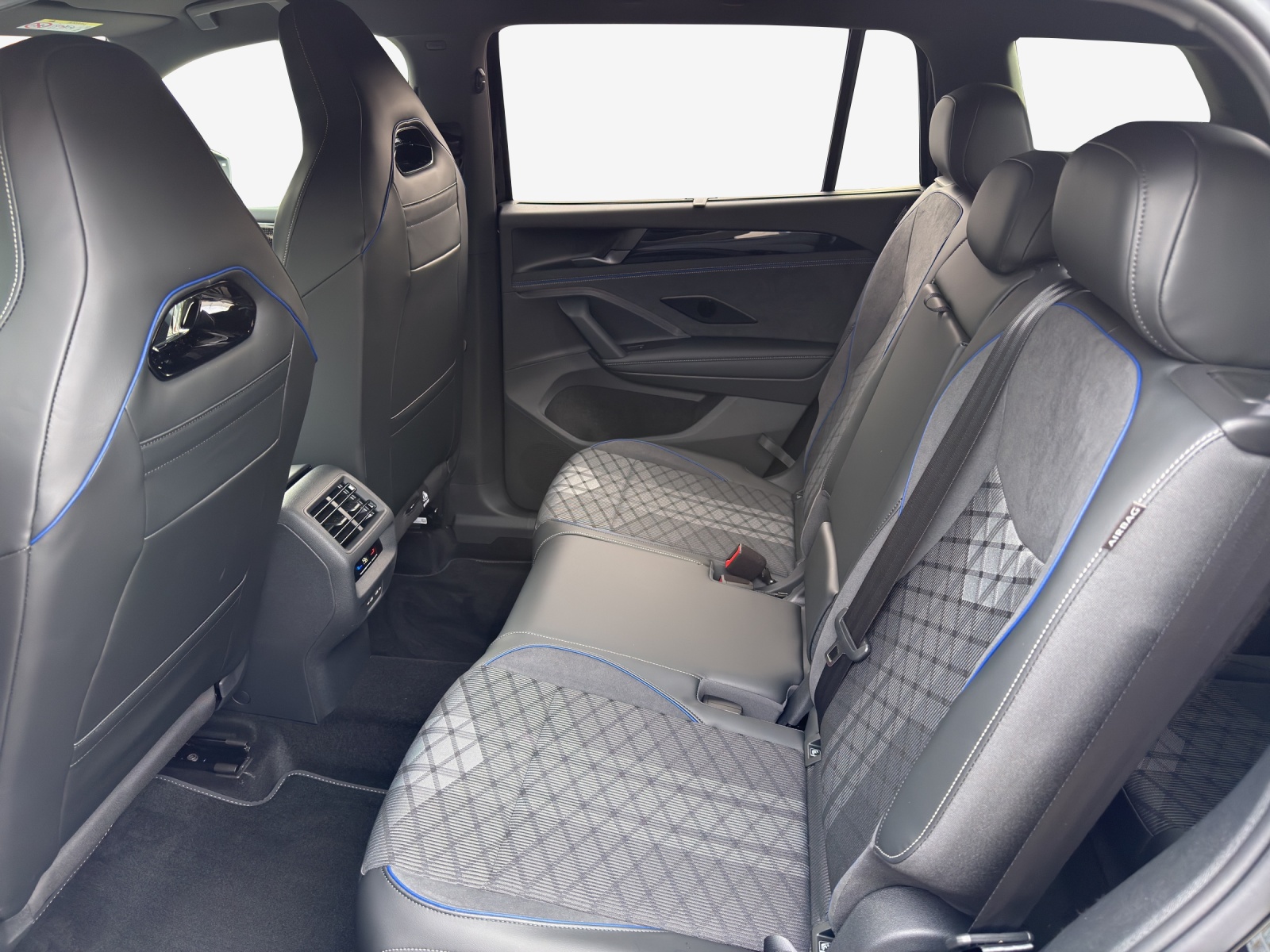 VW Tayron 2.0 TSI R-Line DSG 4Motion-image-11
