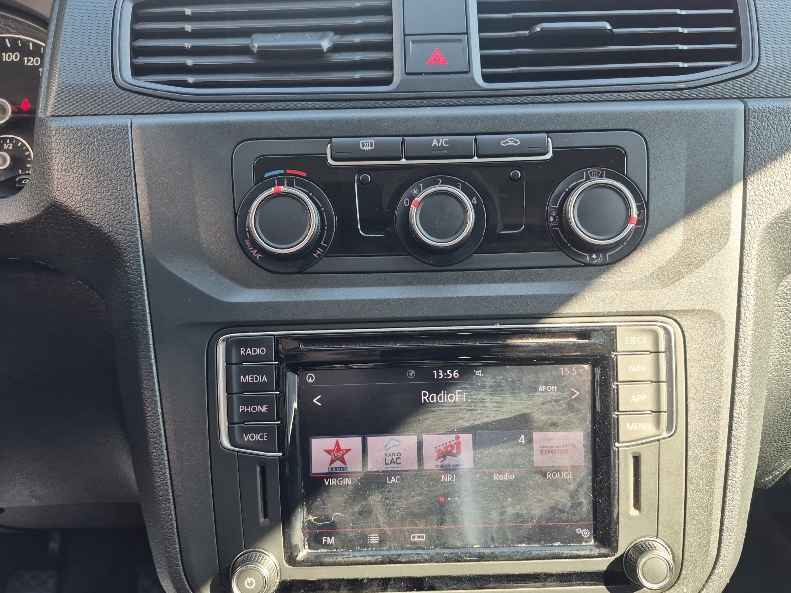VW Caddy 2.0TDI BlueMotion Technology-image-12