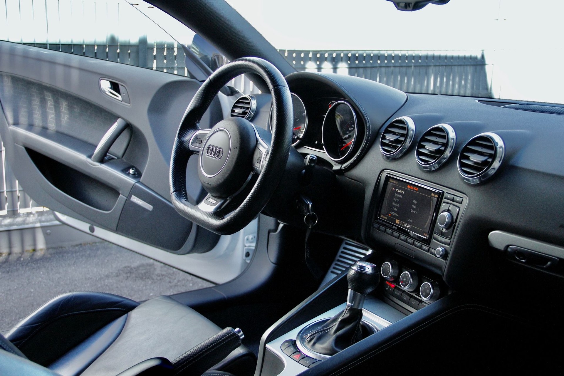 AUDI TT RS plus Coupé 2.5 TFSI quattro S-tronic-image-3