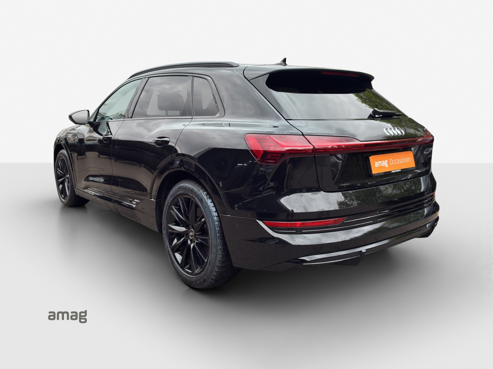 AUDI e-tron 55 S Line Black Edition quattro-image-2