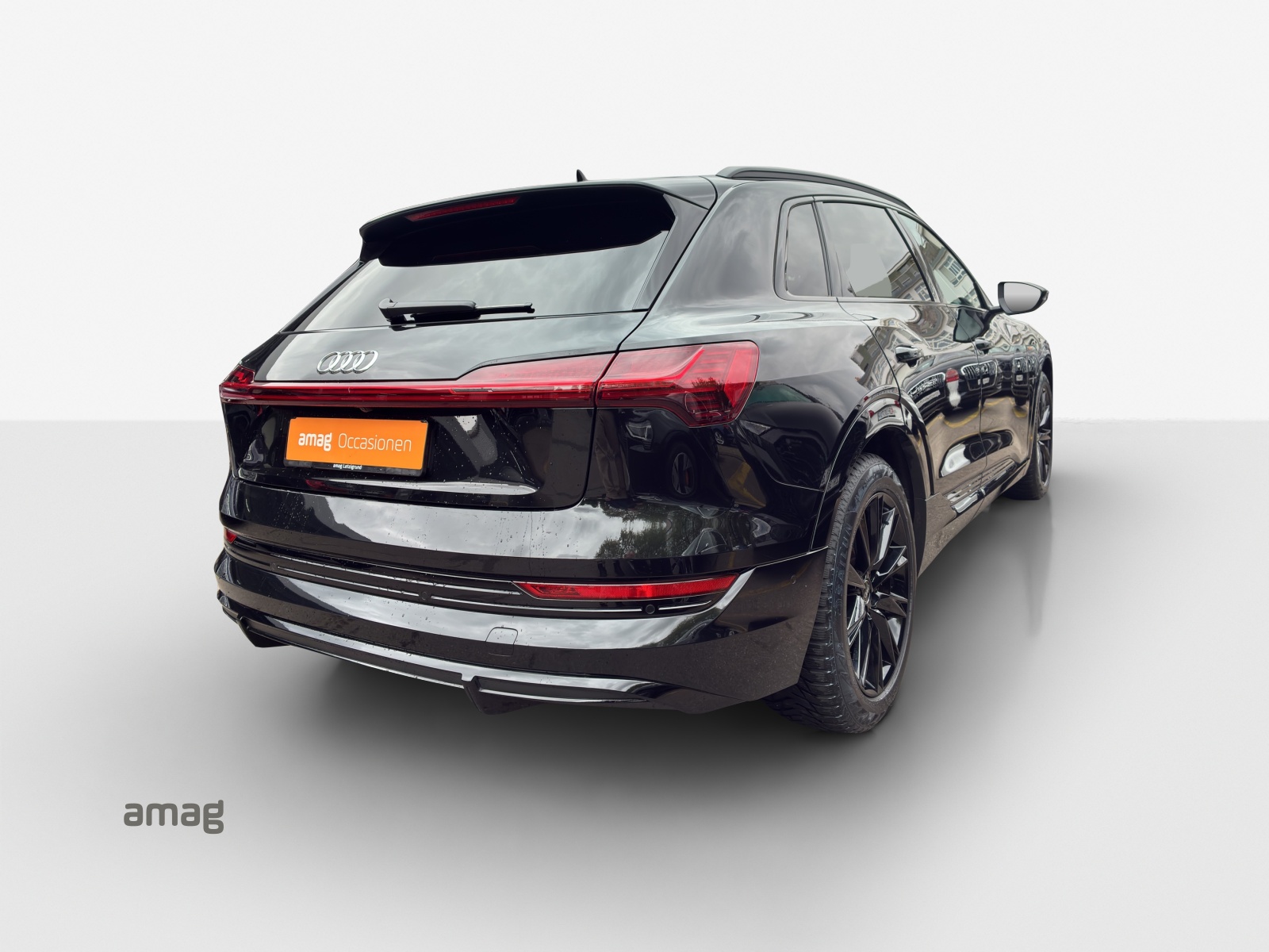 AUDI e-tron 55 S Line Black Edition quattro-image-4