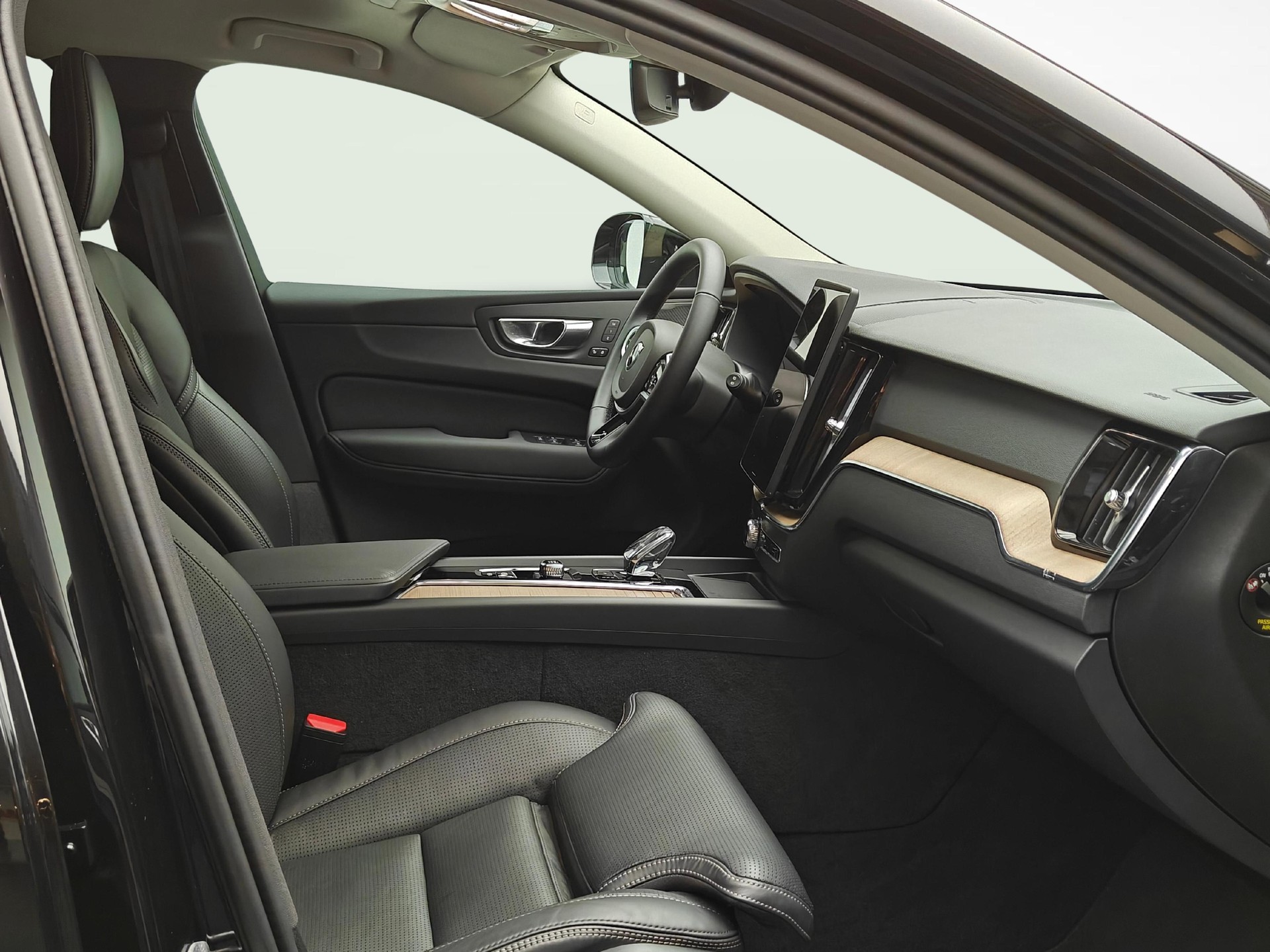 VOLVO XC60 2.0 T6 TE Plus Dark eAWD-image-9