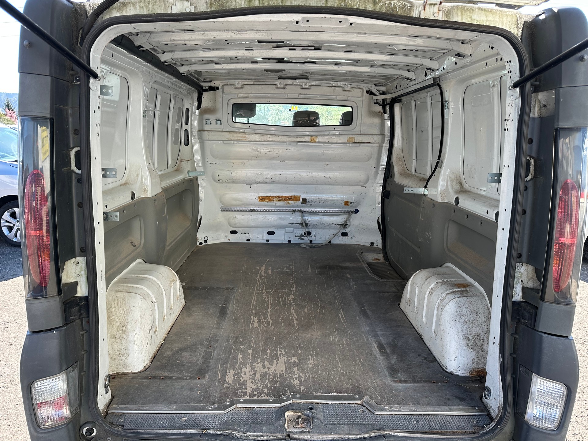 RENAULT Trafic 1.9 dCi 100 2.9t-image-8