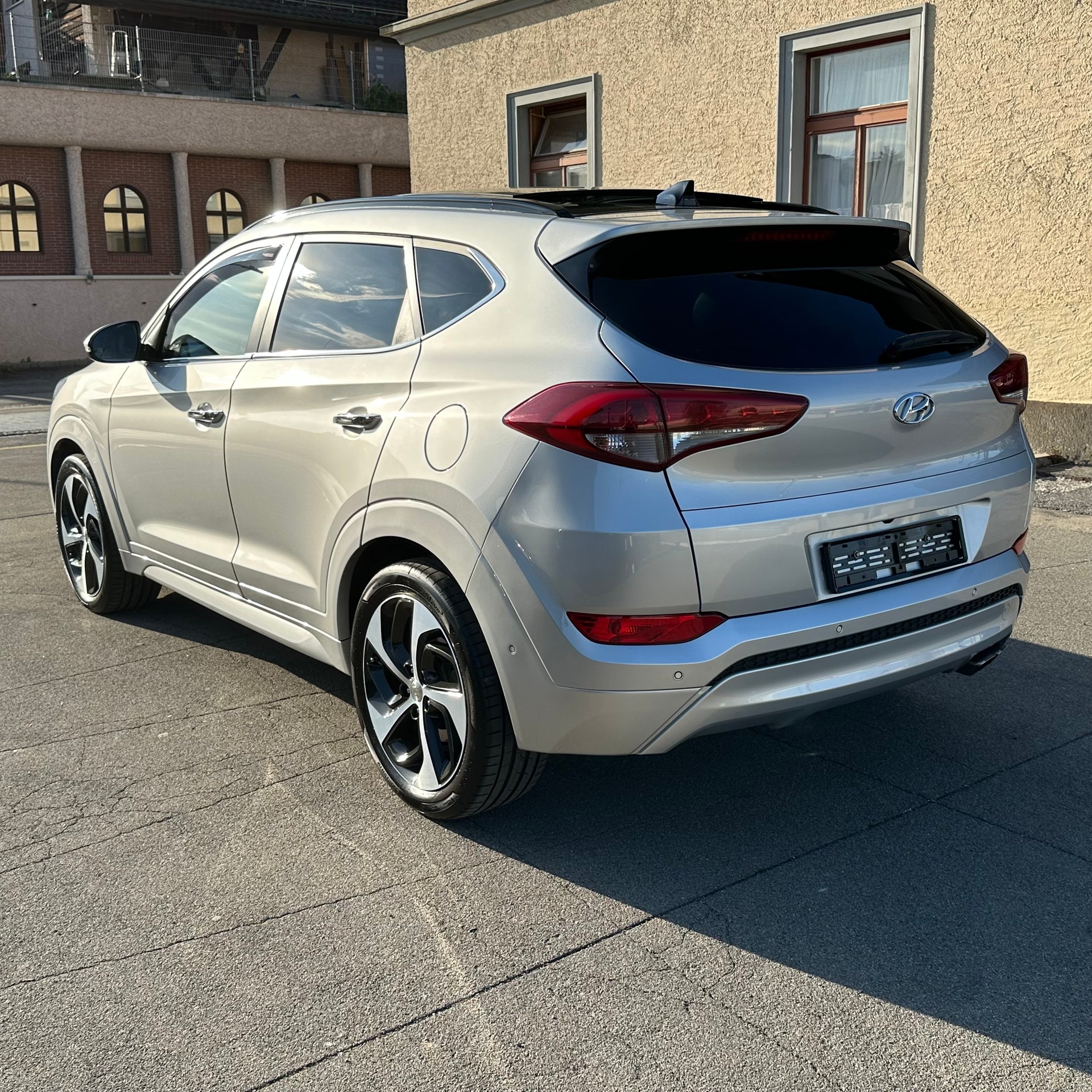 HYUNDAI Tucson 2.0 CRDI Vertex 4WD Automatic-image-4