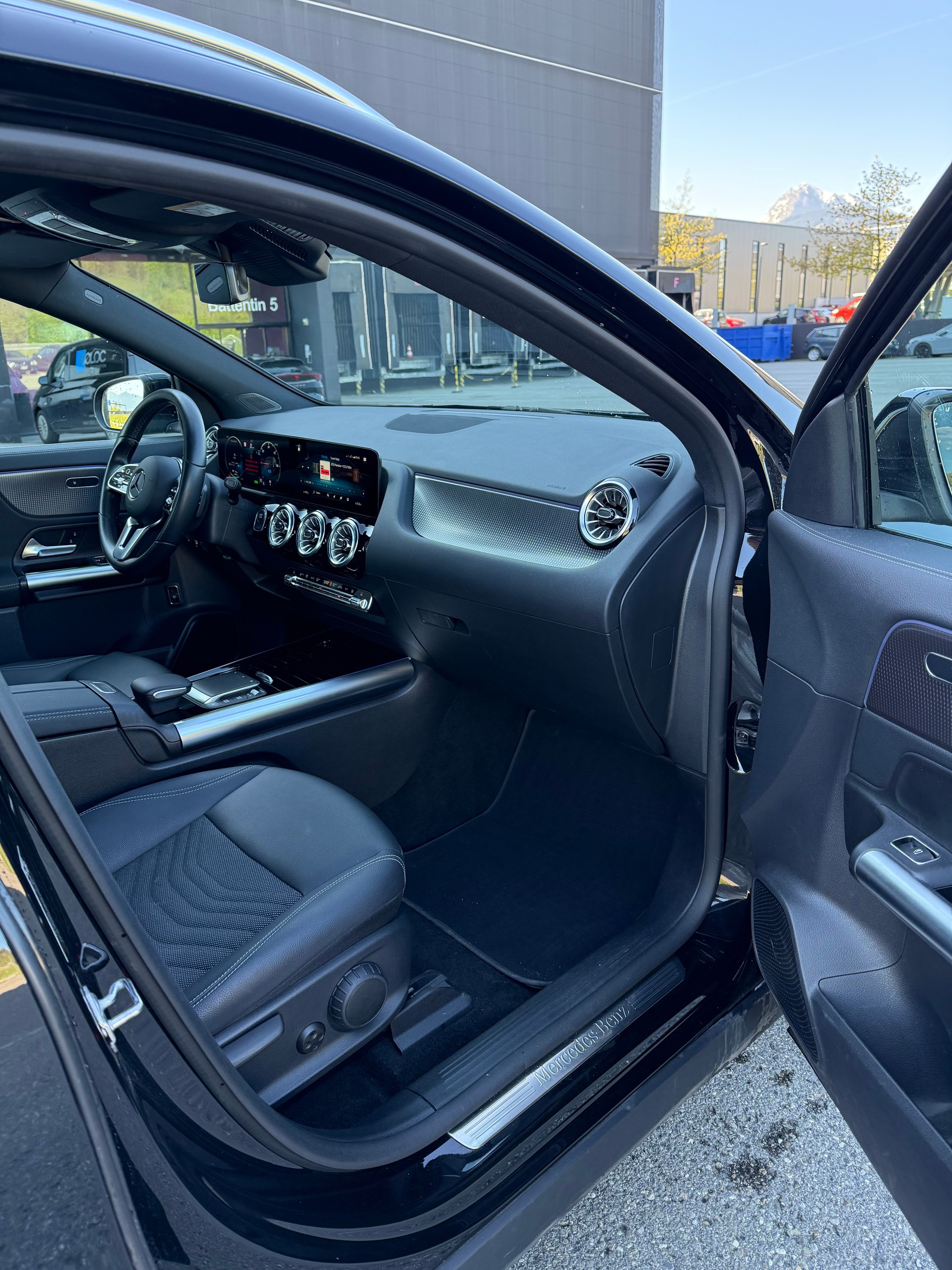 MERCEDES-BENZ EQA 350 4Matic-image-0