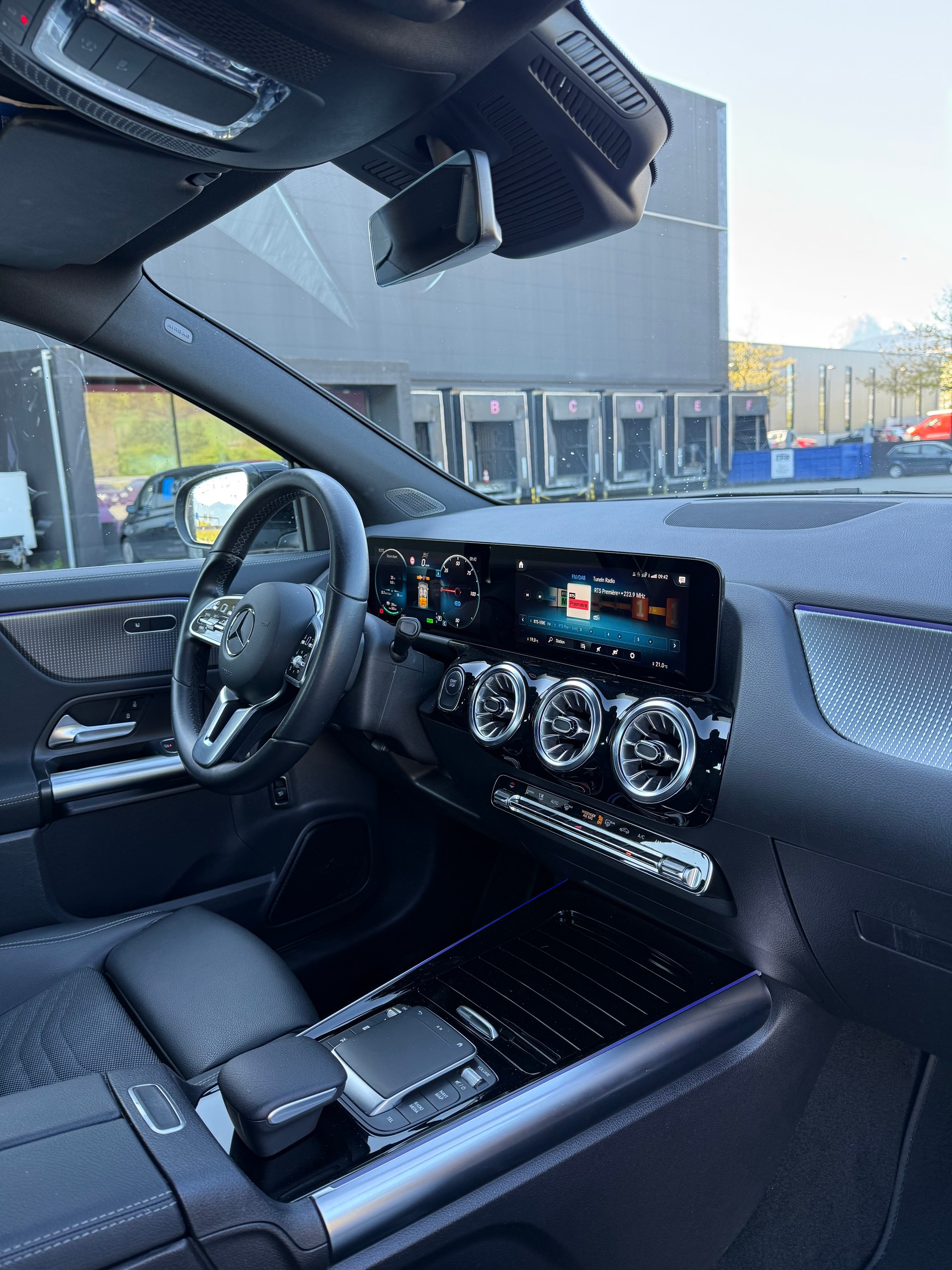 MERCEDES-BENZ EQA 350 4Matic-image-1