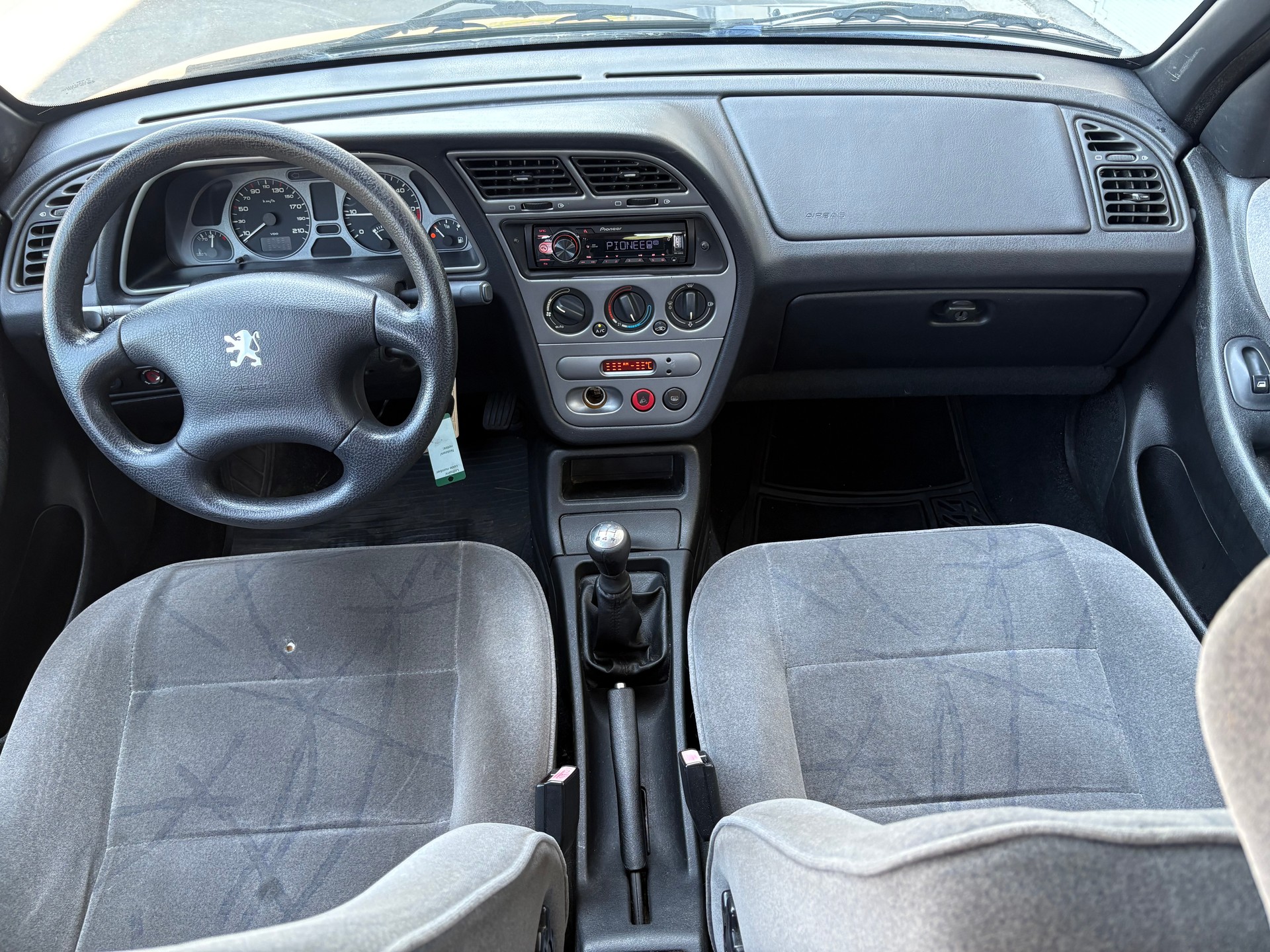 PEUGEOT 306 1.8 16V XT-image-9