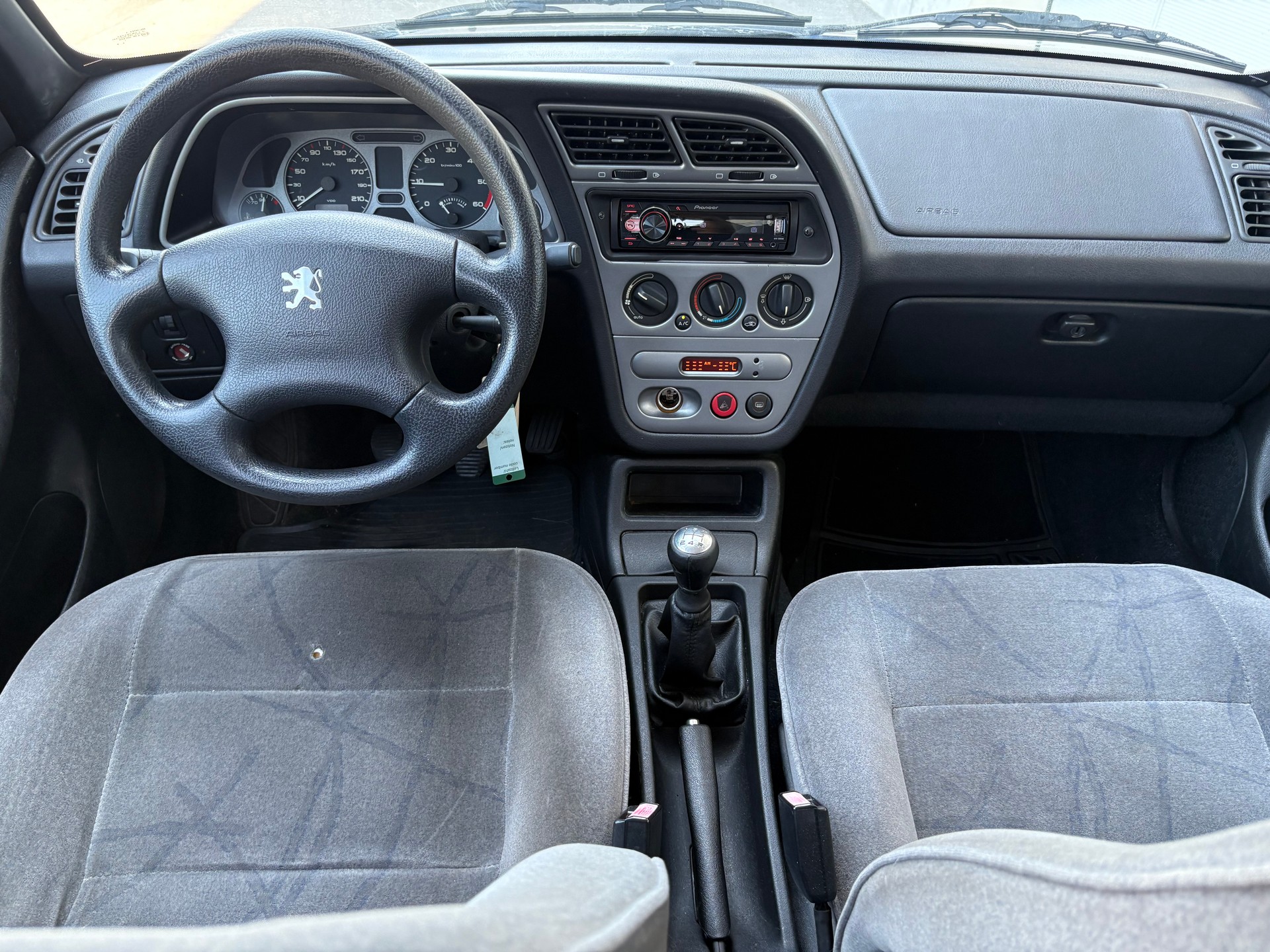 PEUGEOT 306 1.8 16V XT-image-11