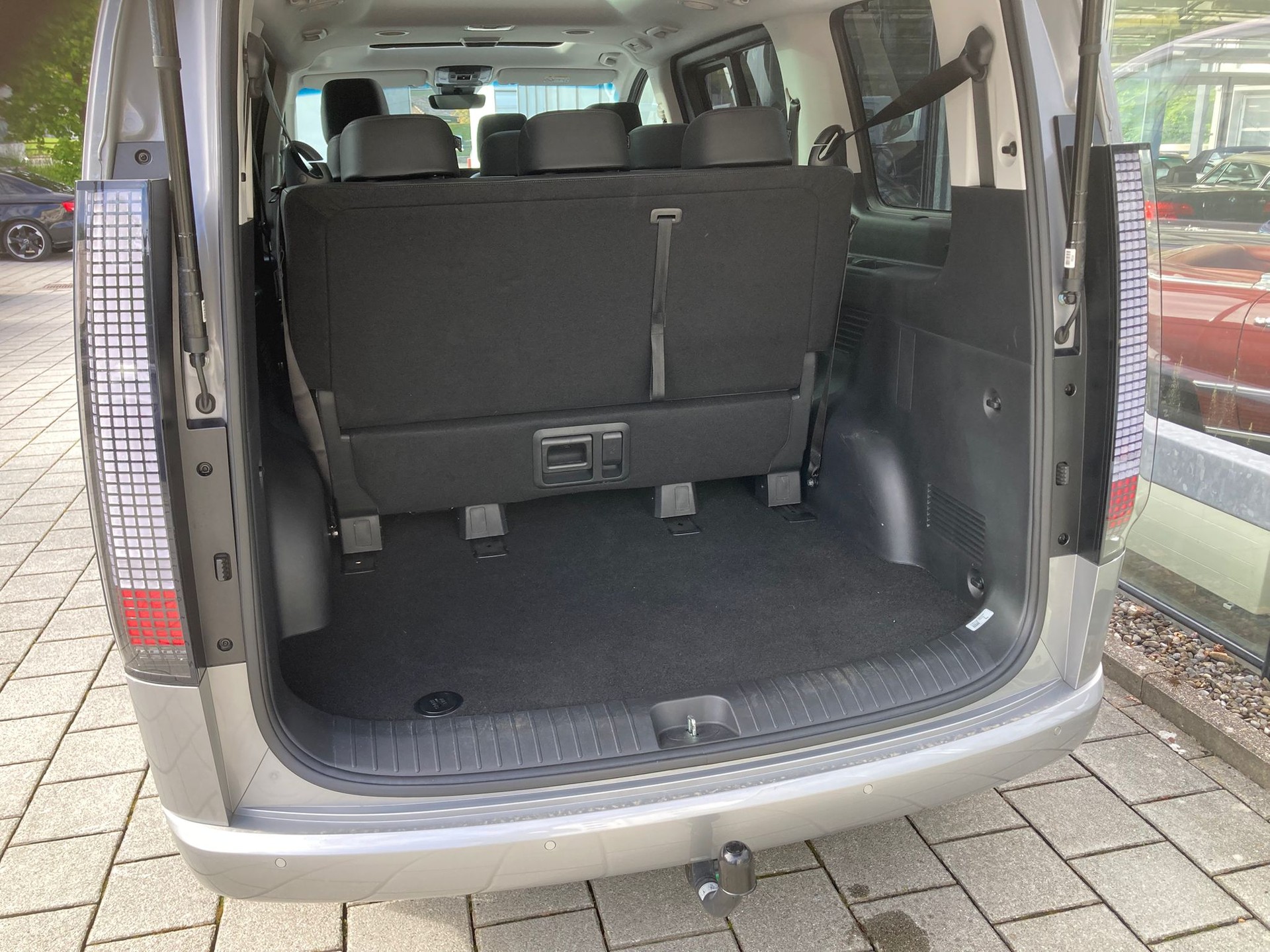 HYUNDAI Staria Premium 2.2 CRDi Vertex 4WD A-image-17