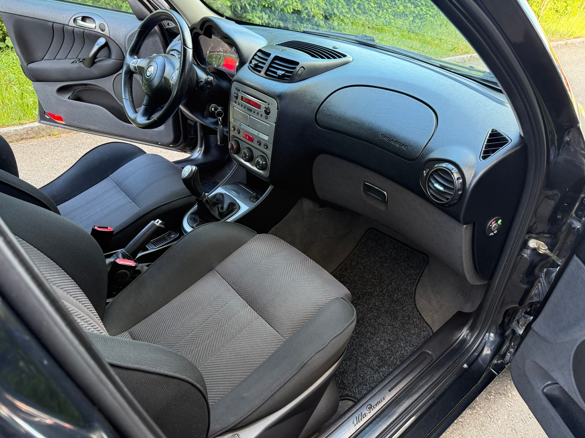 ALFA ROMEO 147 1.6 TS 16V Distinctive-image-13