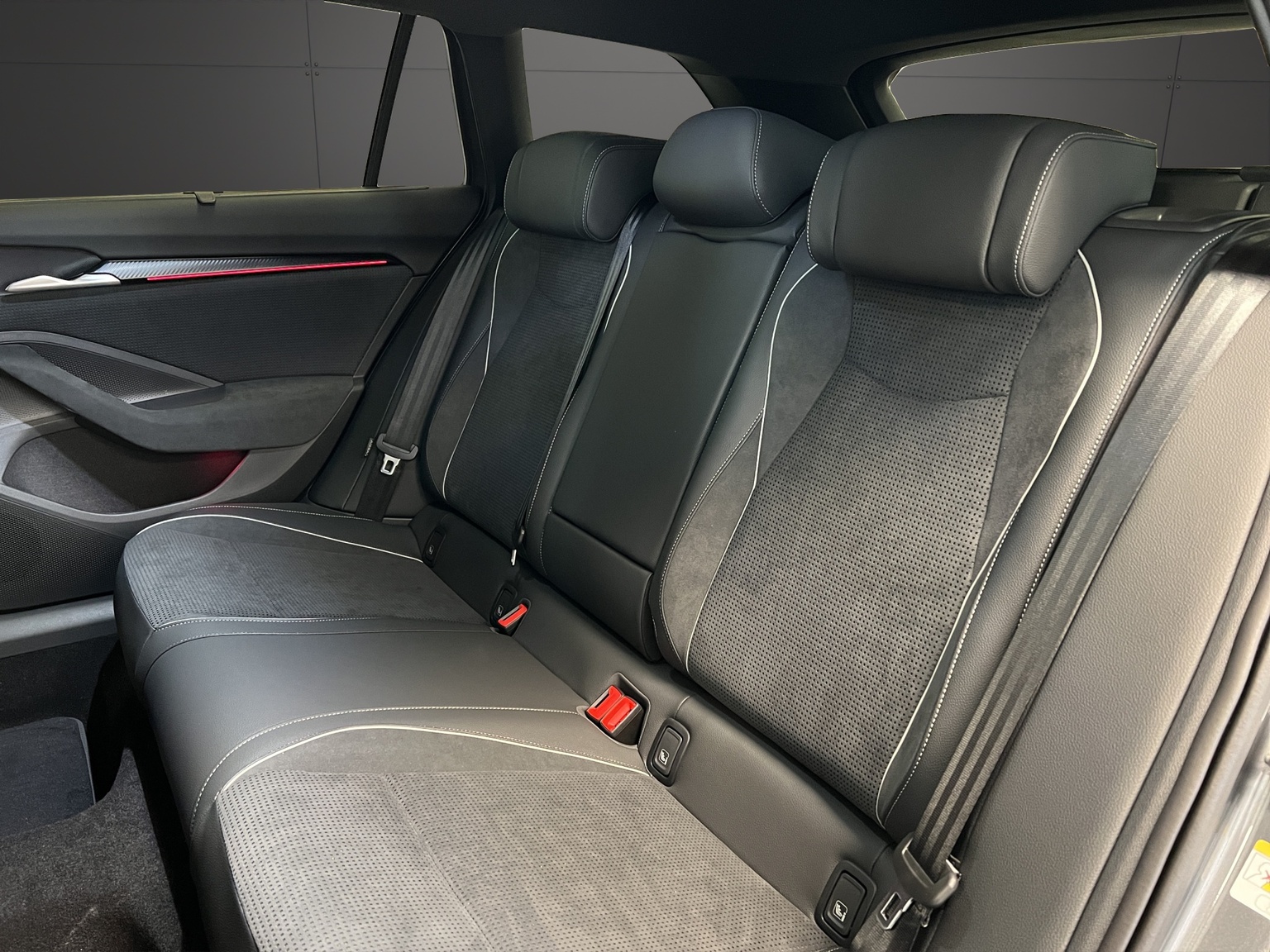 SKODA Superb Combi 1.5 TSI PHEV Sportline DSG-image-8