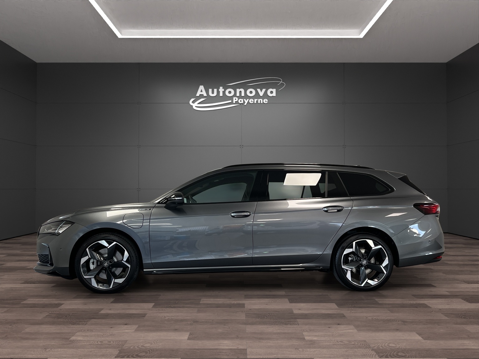 SKODA Superb Combi 1.5 TSI PHEV Sportline DSG-image-2