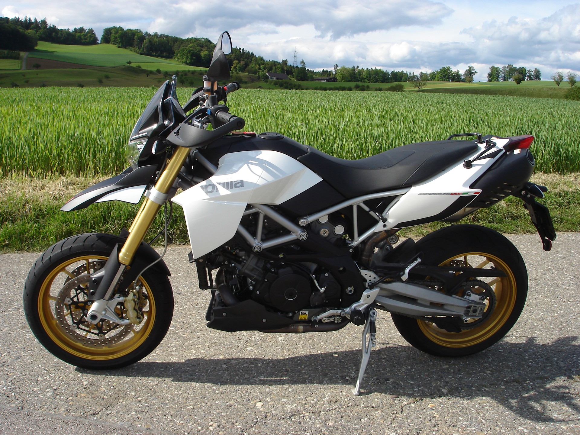 APRILIA Dorsoduro 1200 ABS/TC-image-3