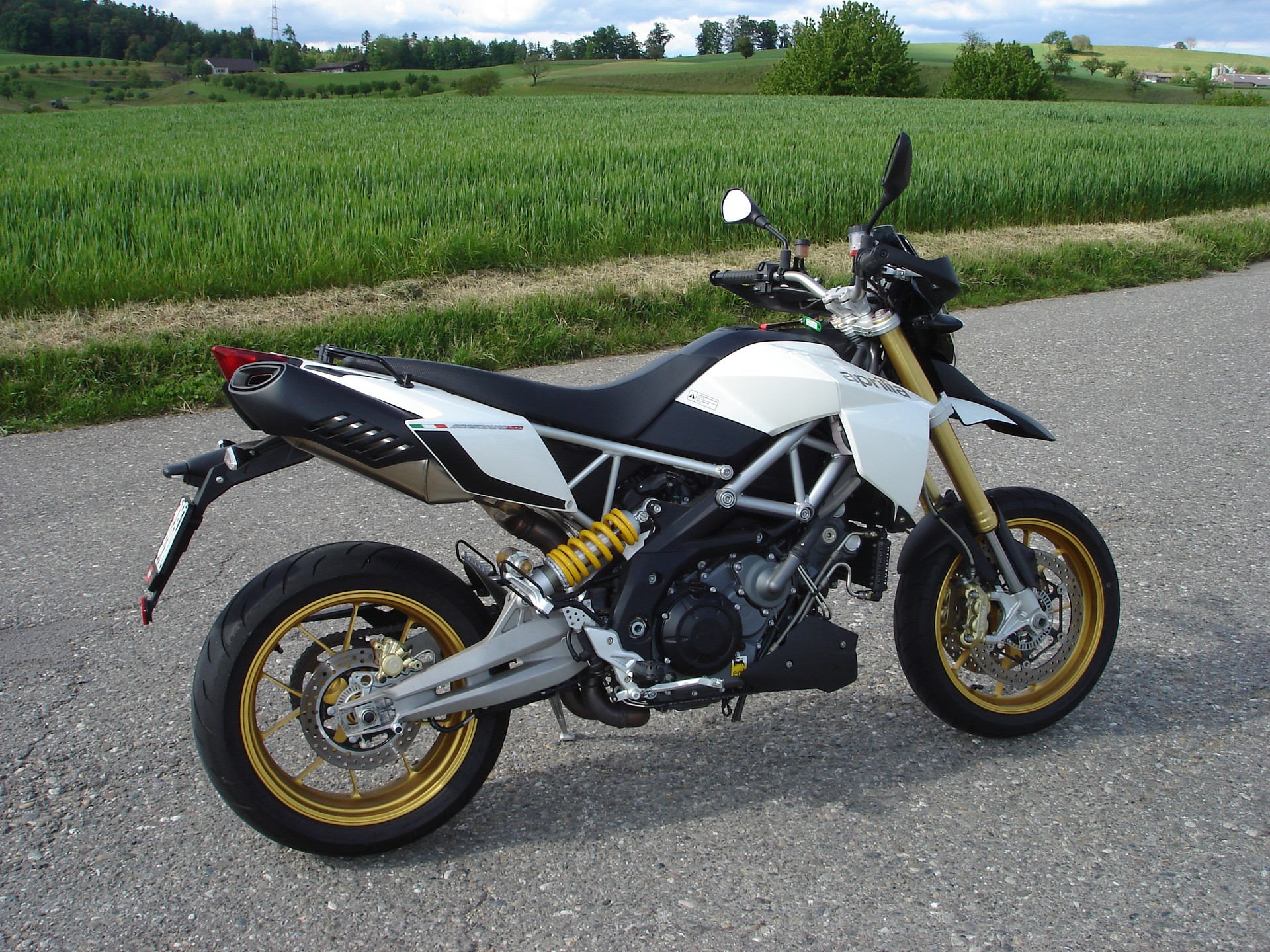 APRILIA Dorsoduro 1200 ABS/TC-image-9