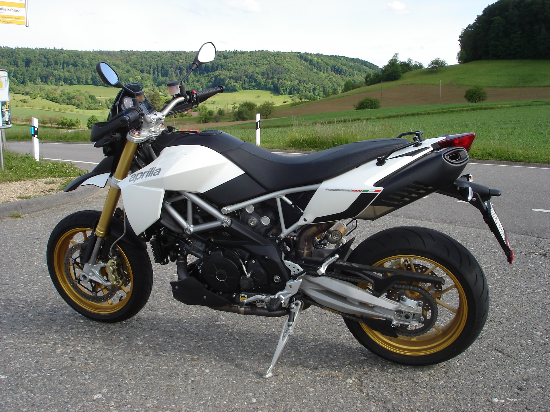 APRILIA Dorsoduro 1200 ABS/TC-image-1