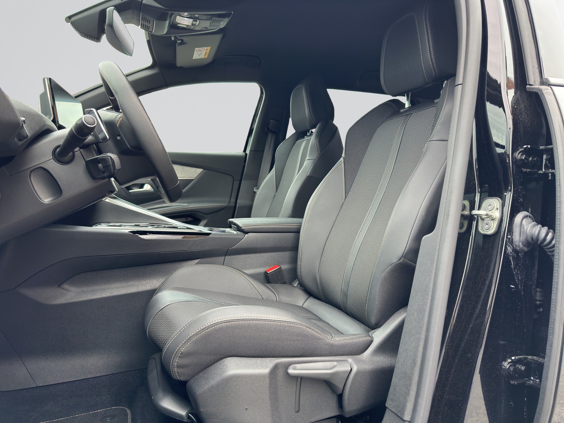 PEUGEOT 5008 1.2 Pure Tech GT 7Pl. EAT8-image-5