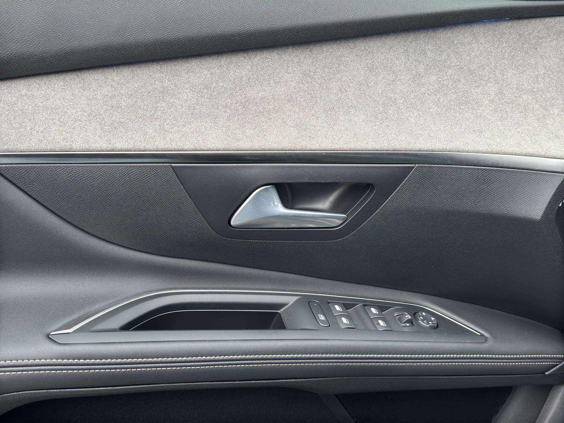 PEUGEOT 5008 1.2 Pure Tech GT 7Pl. EAT8-image-9