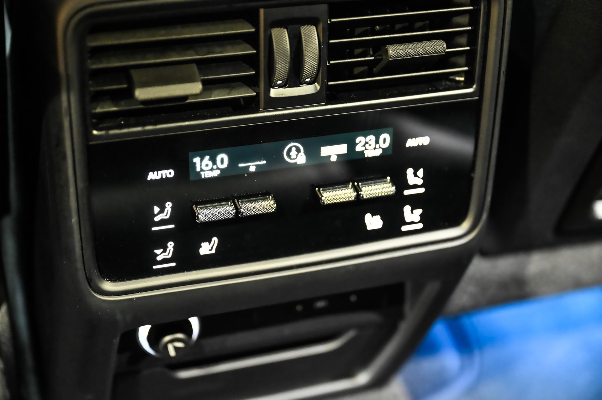 PORSCHE Cayenne Turbo E-Hybrid Coupé mit GT-Paket-image-35