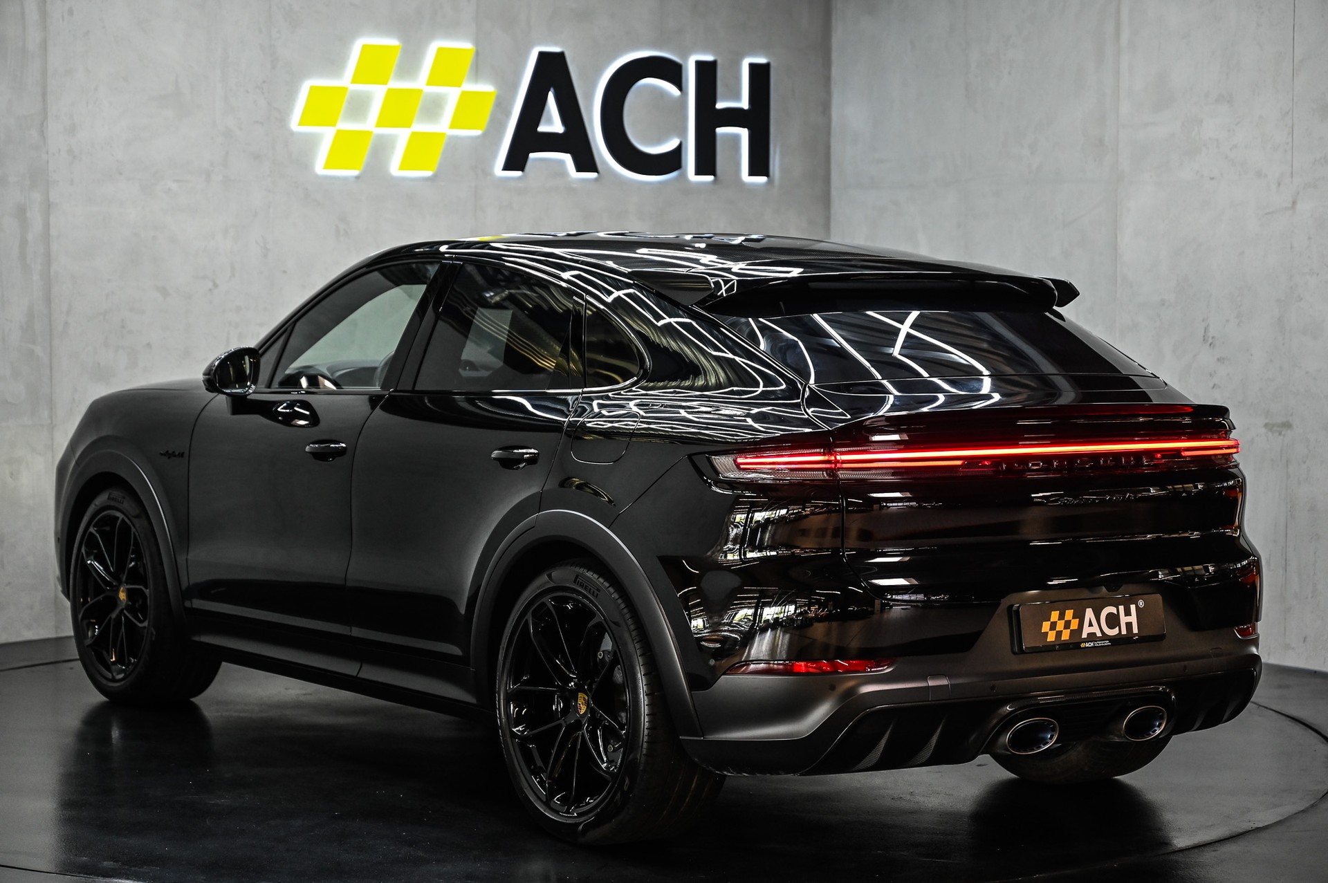 PORSCHE Cayenne Turbo E-Hybrid Coupé mit GT-Paket-image-6