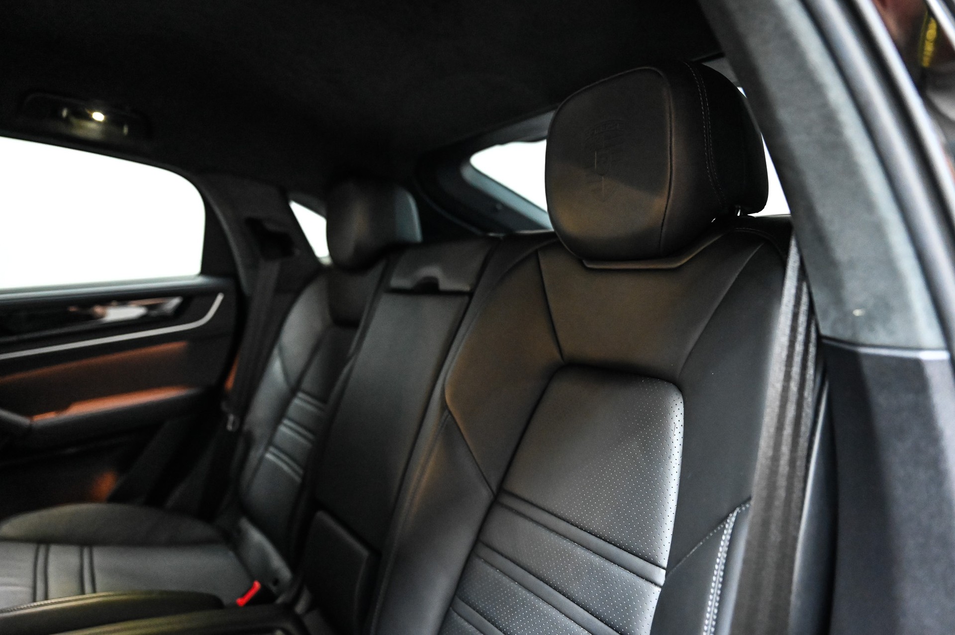 PORSCHE Cayenne Turbo E-Hybrid Coupé mit GT-Paket-image-19
