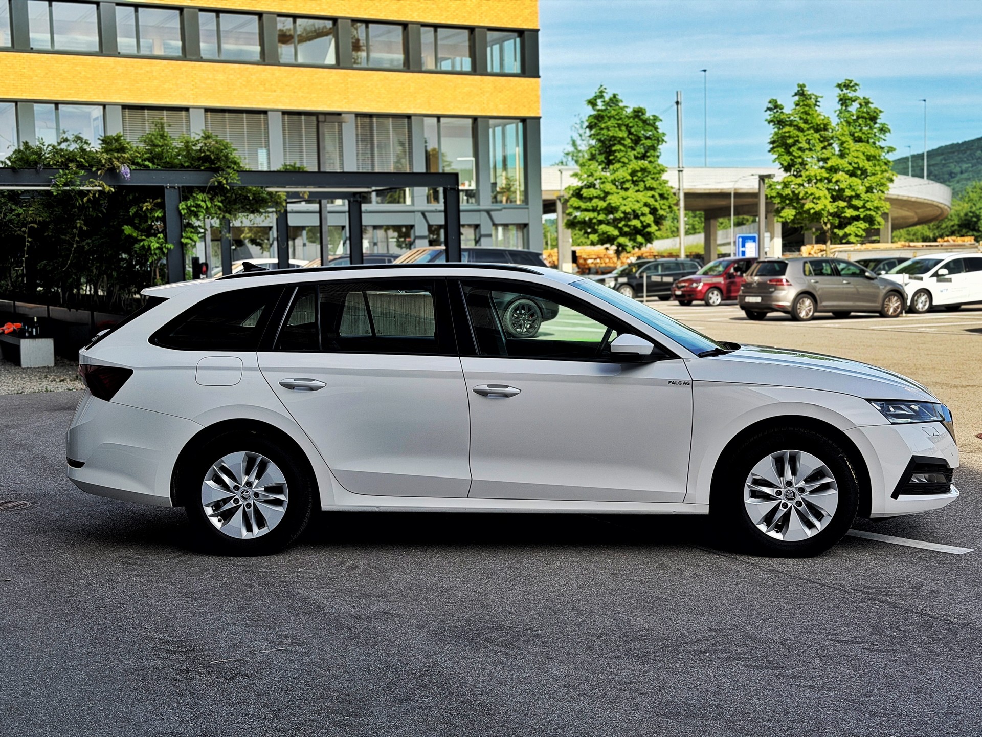 SKODA Octavia Combi 2.0 TDI DSG Ambition 4x4-showroom-element-3