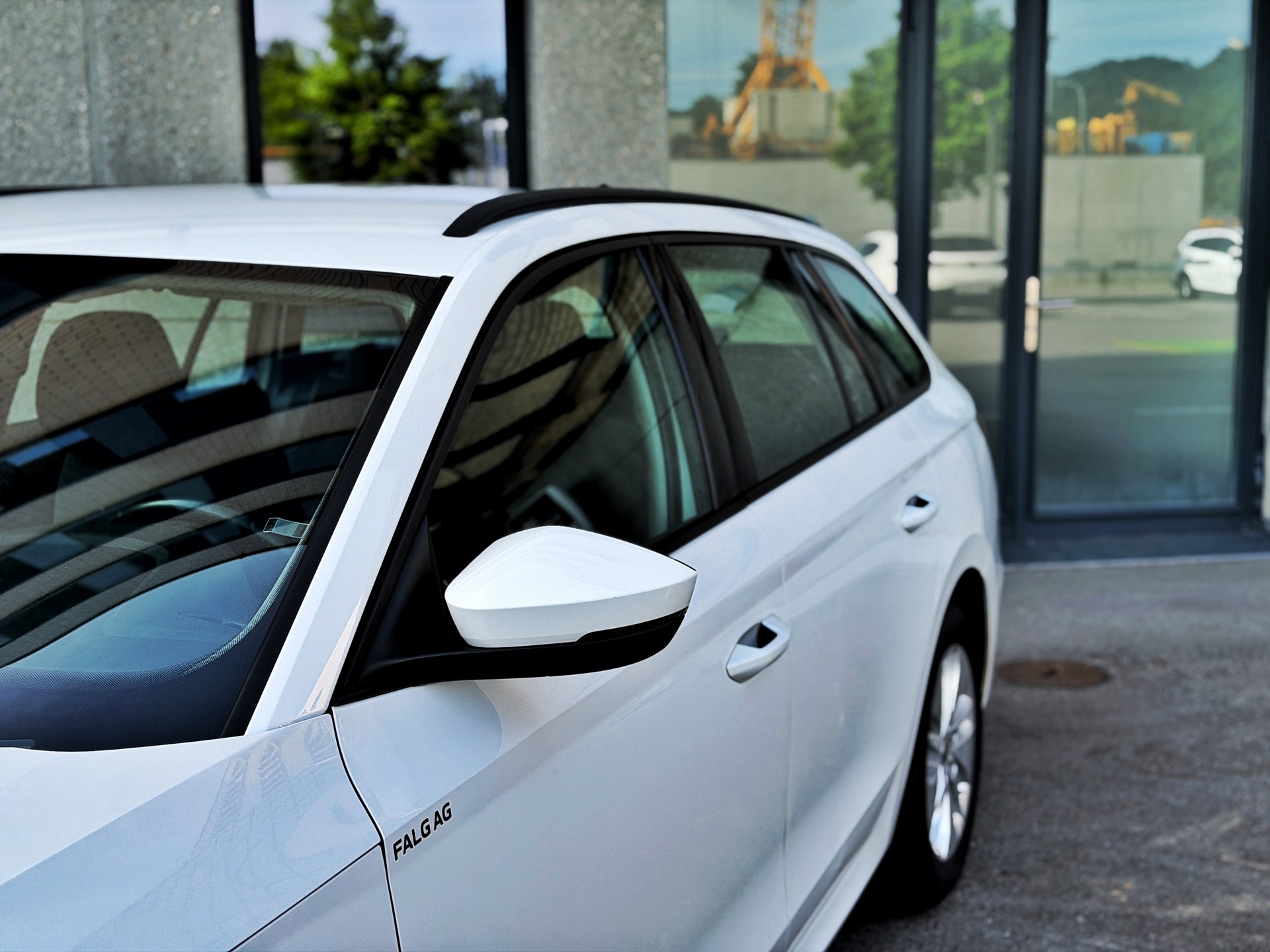 SKODA Octavia Combi 2.0 TDI DSG Ambition 4x4-image-11