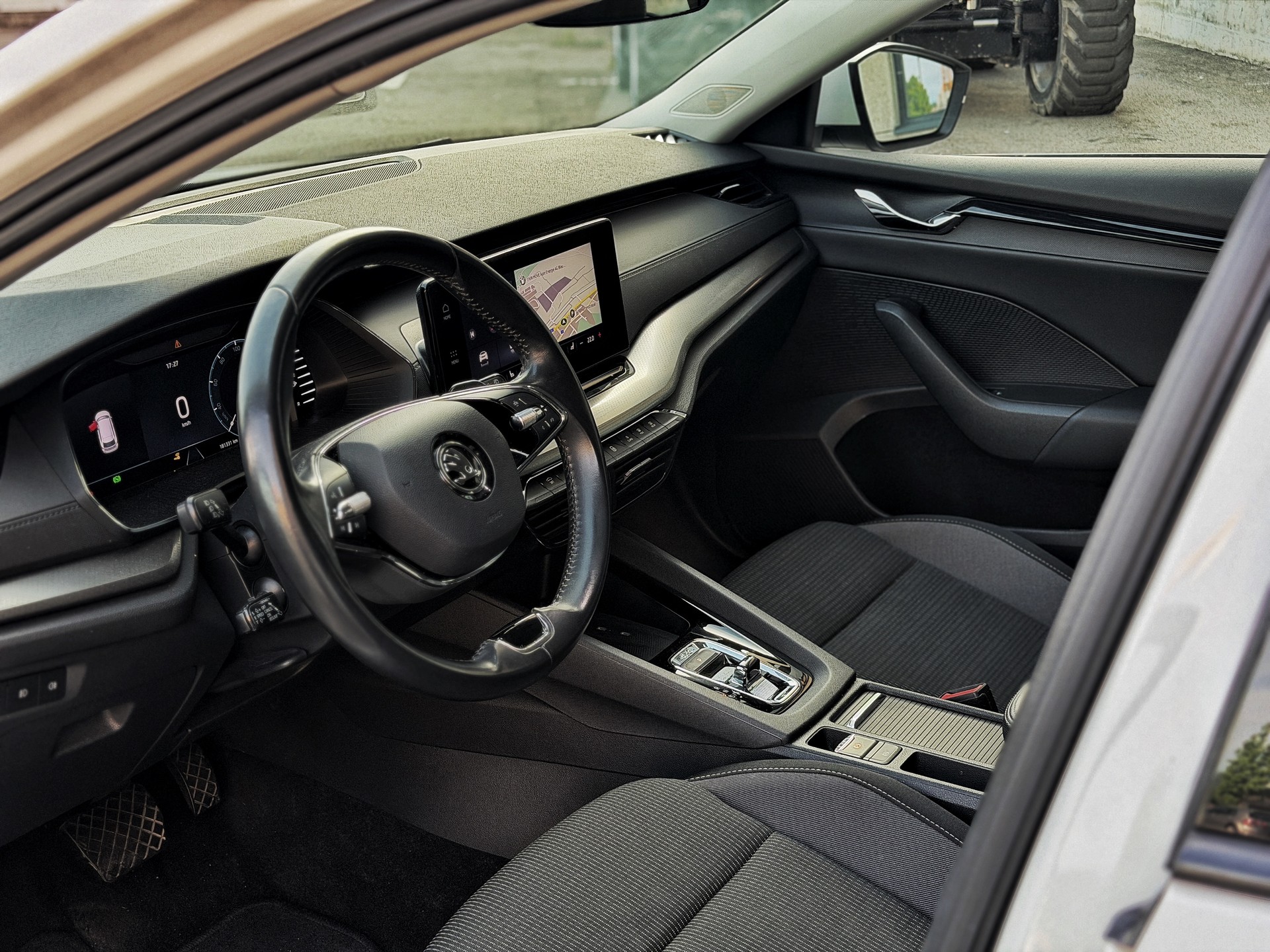 SKODA Octavia Combi 2.0 TDI DSG Ambition 4x4-image-14