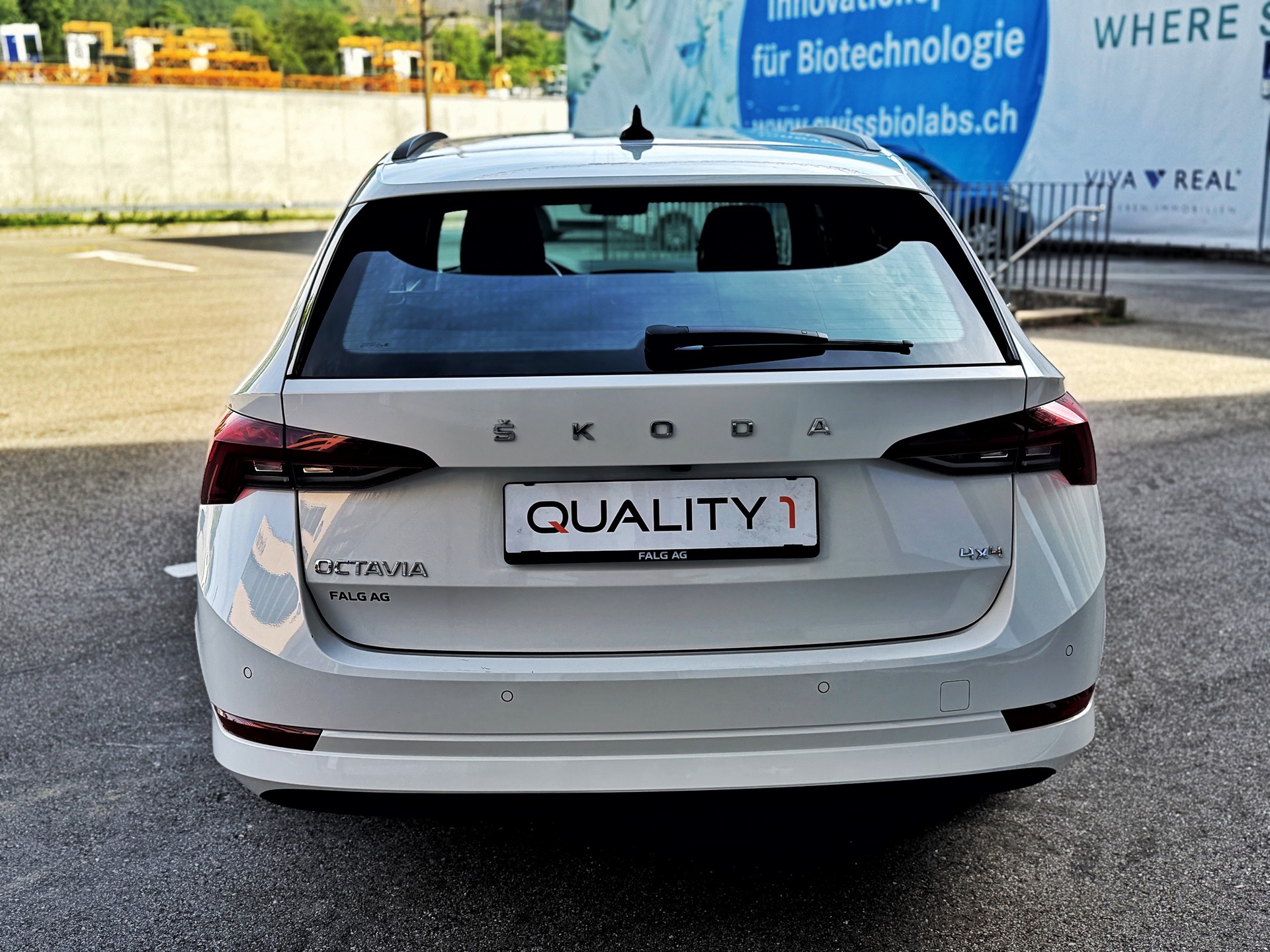 SKODA Octavia Combi 2.0 TDI DSG Ambition 4x4-image-4