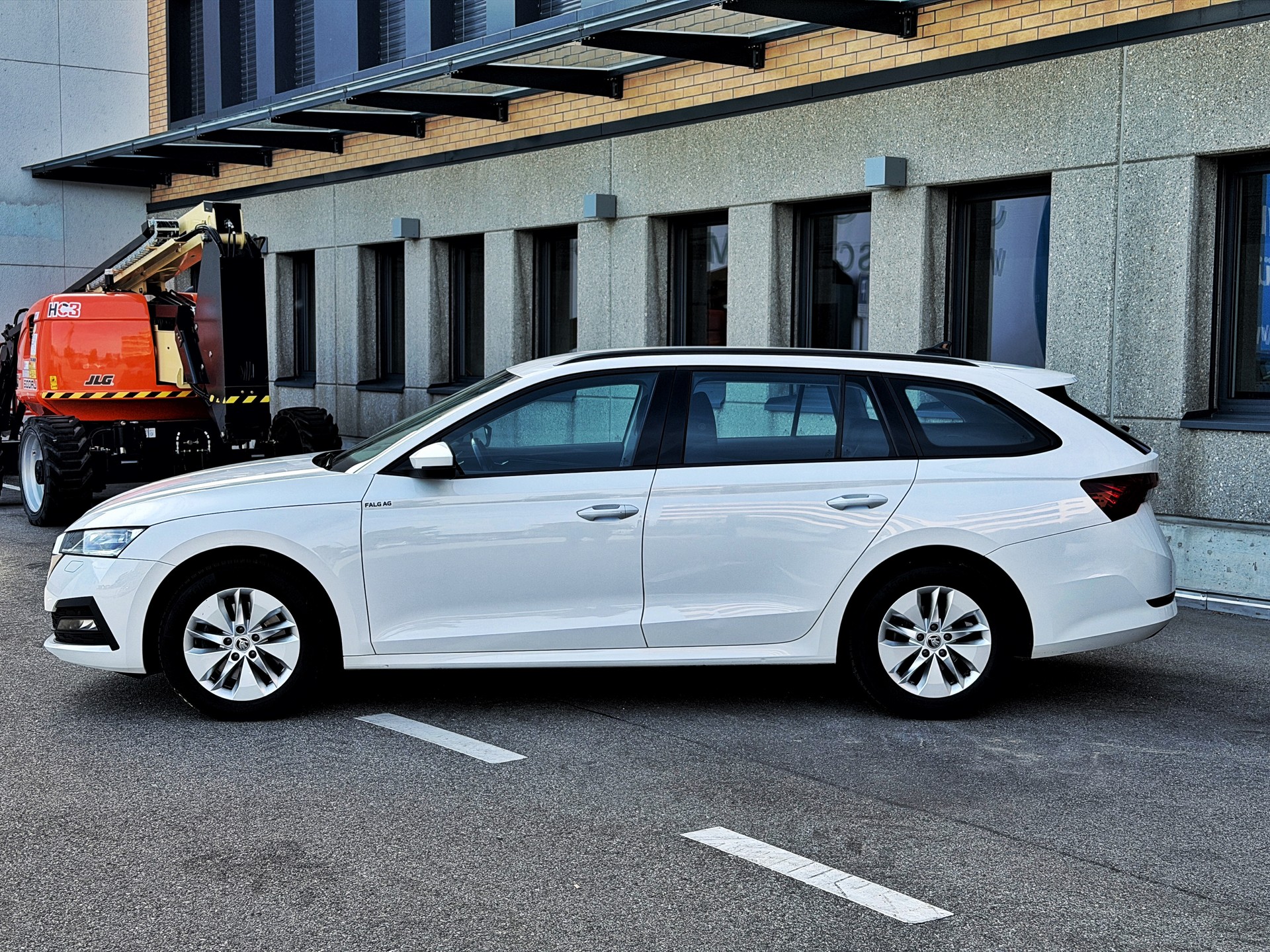 SKODA Octavia Combi 2.0 TDI DSG Ambition 4x4-showroom-element-1