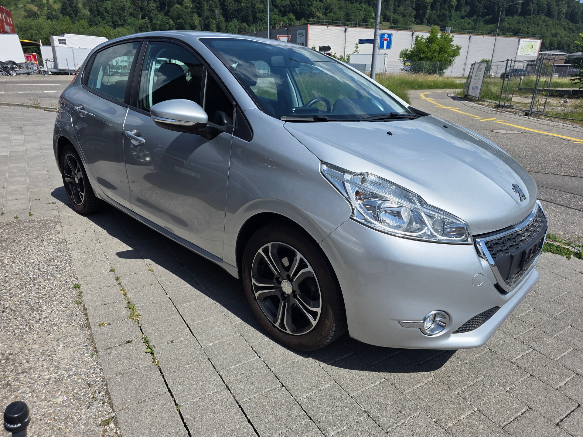 PEUGEOT 208 1.4PureTech Access Frisch ab mfk