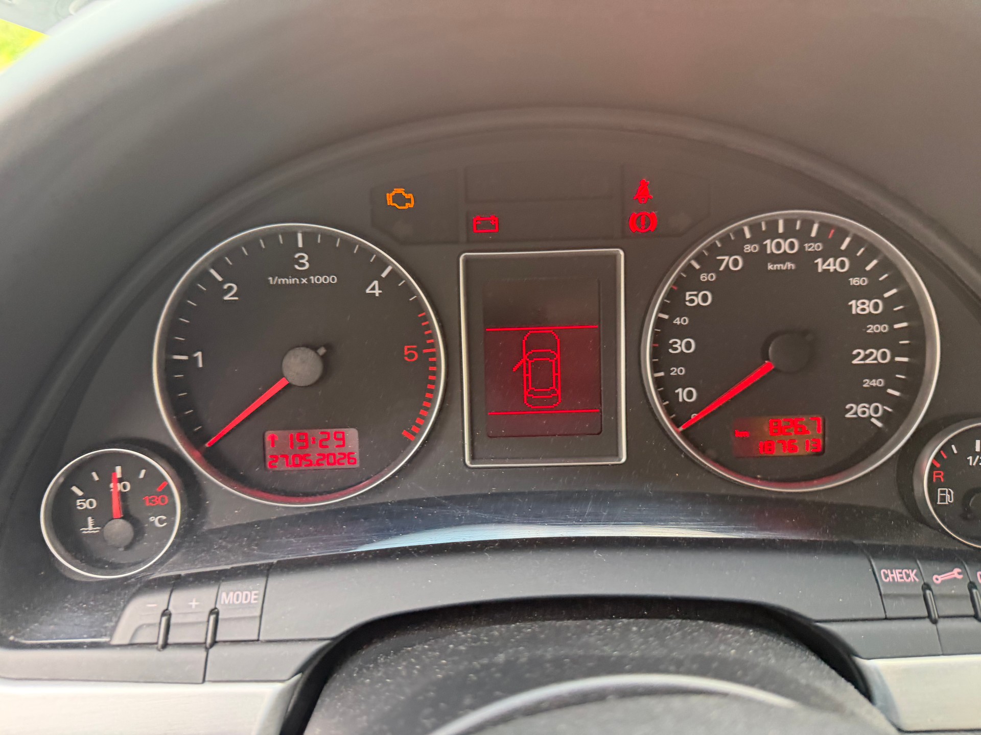 AUDI A4 Avant 2.0 TDI-image-9
