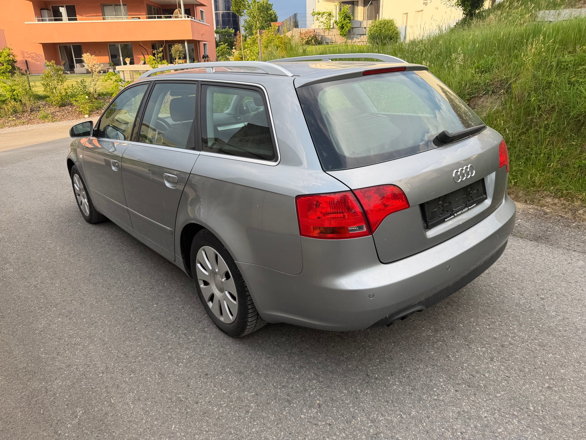 AUDI A4 Avant 2.0 TDI-image-6