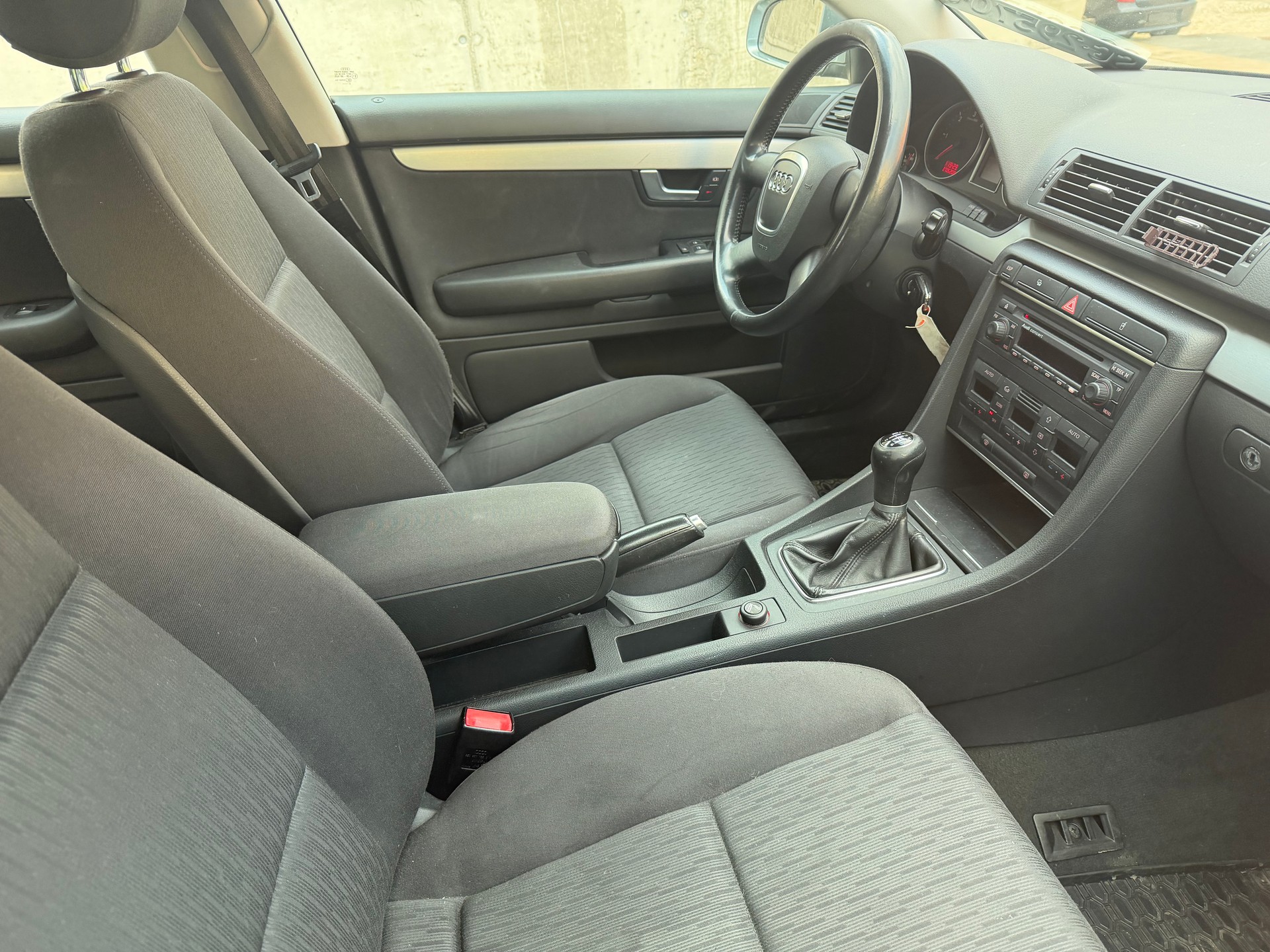 AUDI A4 Avant 2.0 TDI-image-3