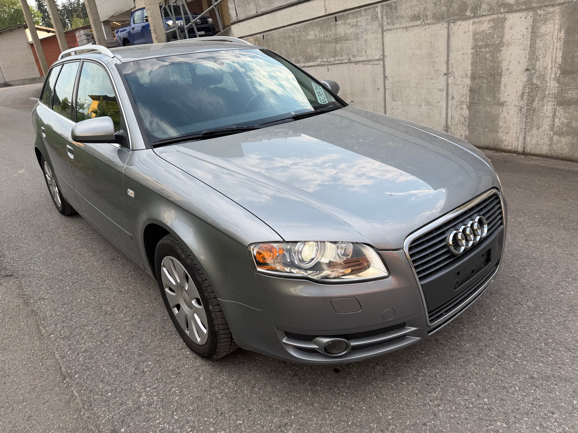 AUDI A4 Avant 2.0 TDI-image-2