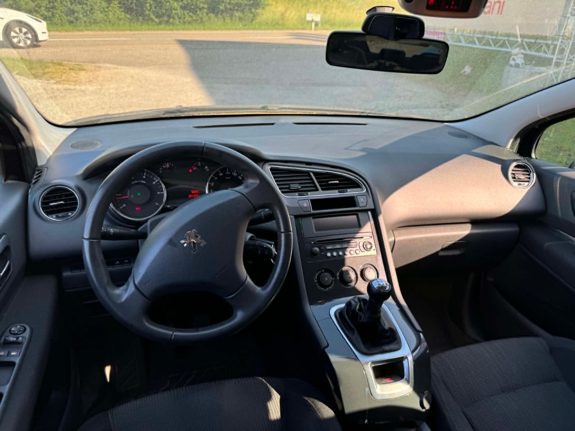 PEUGEOT 5008 1.6 16V VTI Business-image-8