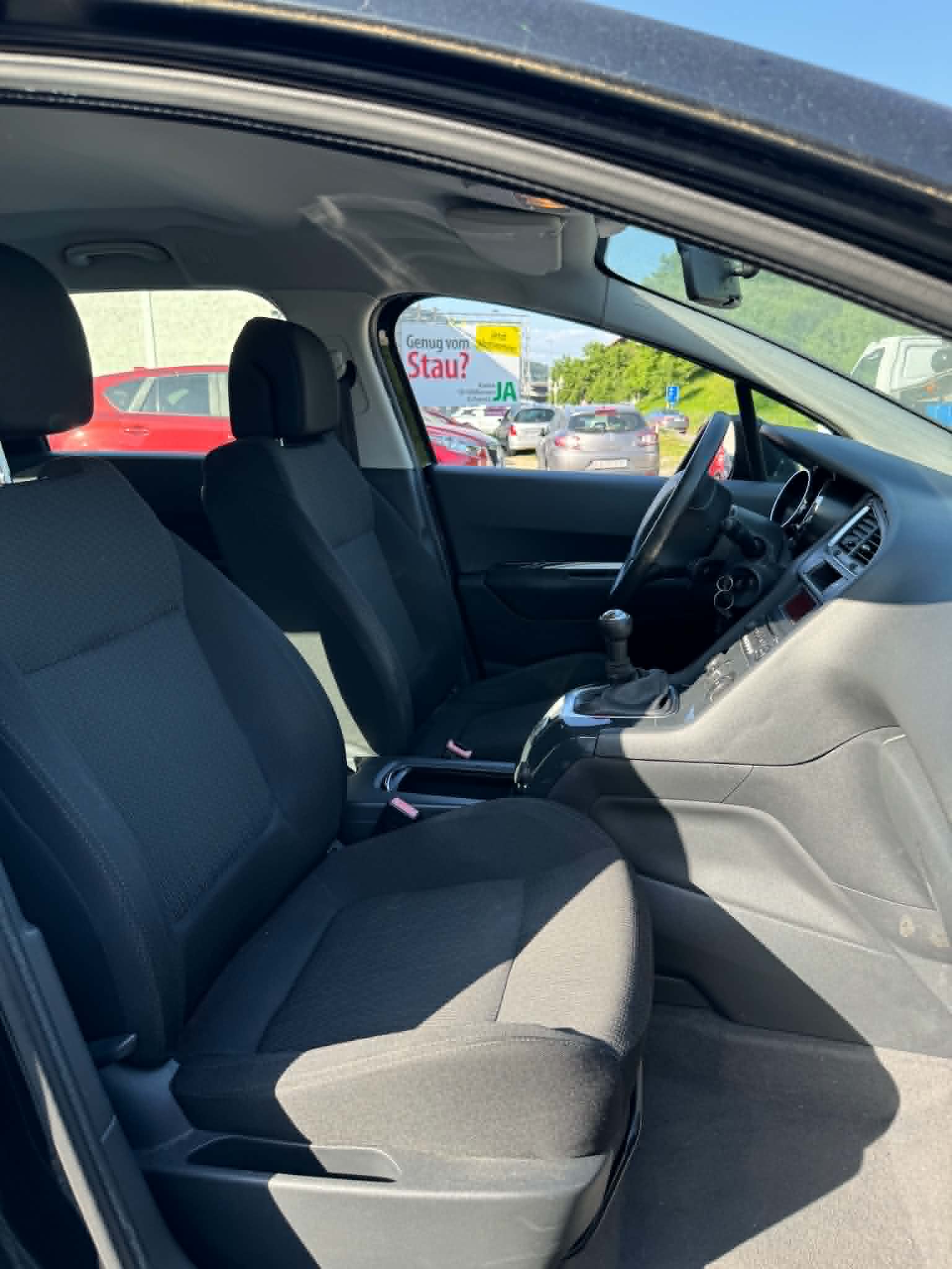 PEUGEOT 5008 1.6 16V VTI Business-image-10