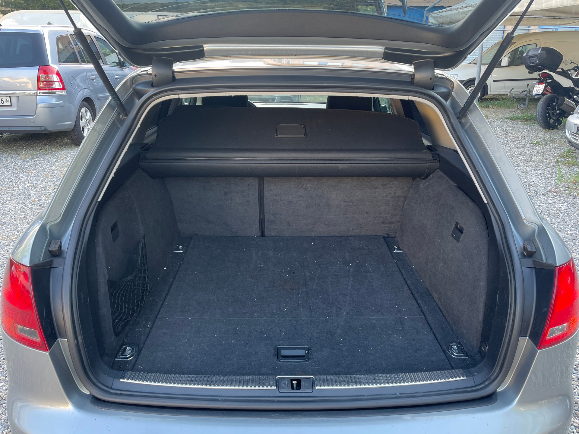 AUDI A4 Avant 1.9 TDI-image-9