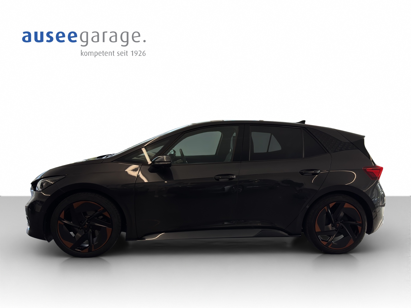 CUPRA Born Electric-showroom-element-2