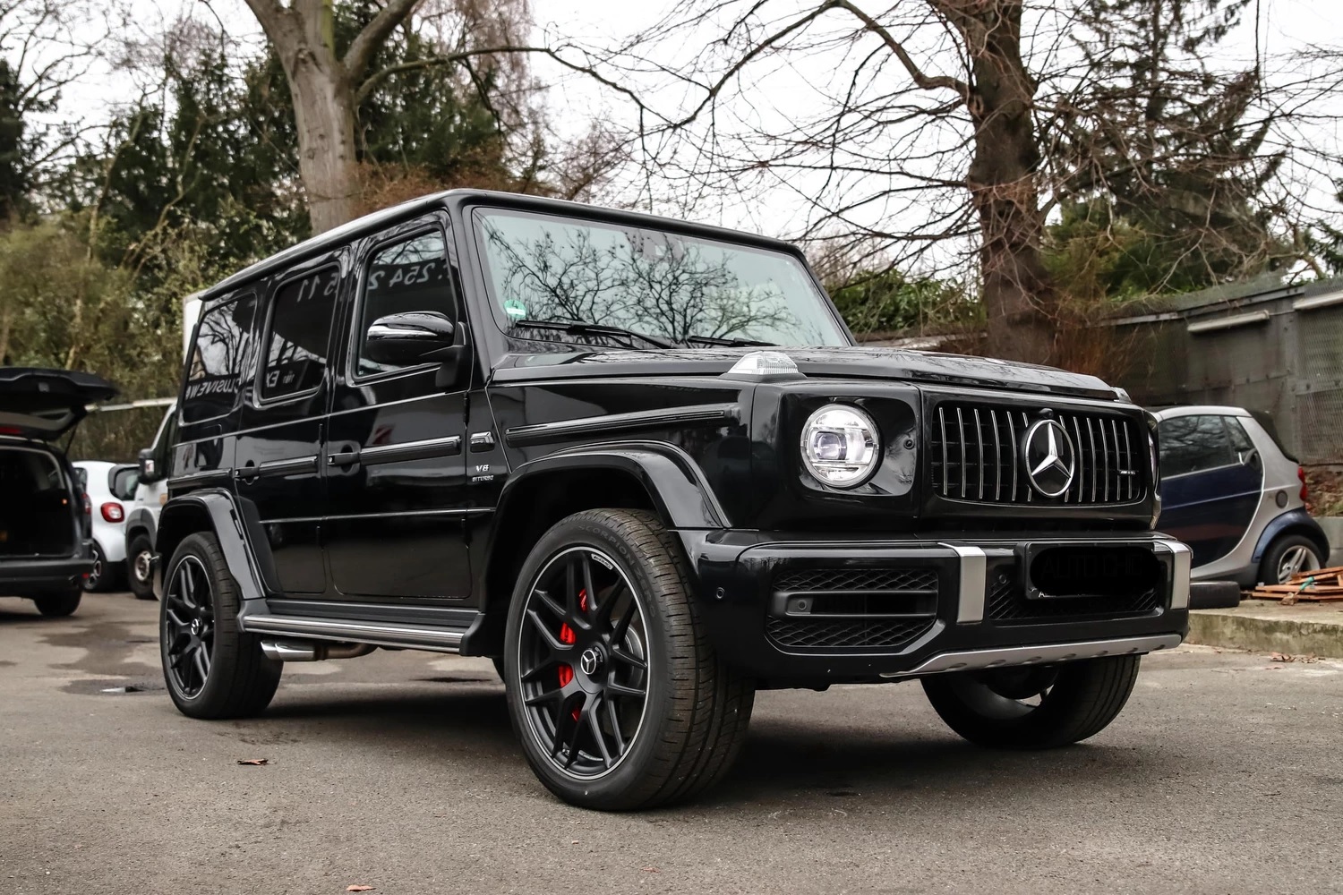 MERCEDES-BENZ W463 V8-Biturbo-showroom-element-3